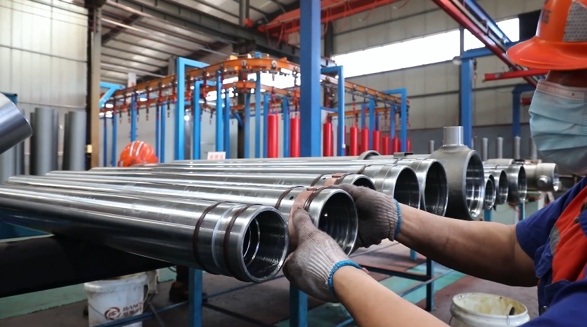 How to disassemble a hydraulic cylinder