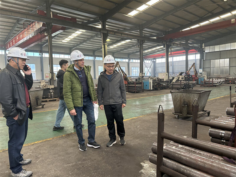 Vítáme marocké zákazníky k návštěvě a inspekci Junfu Hydraulic