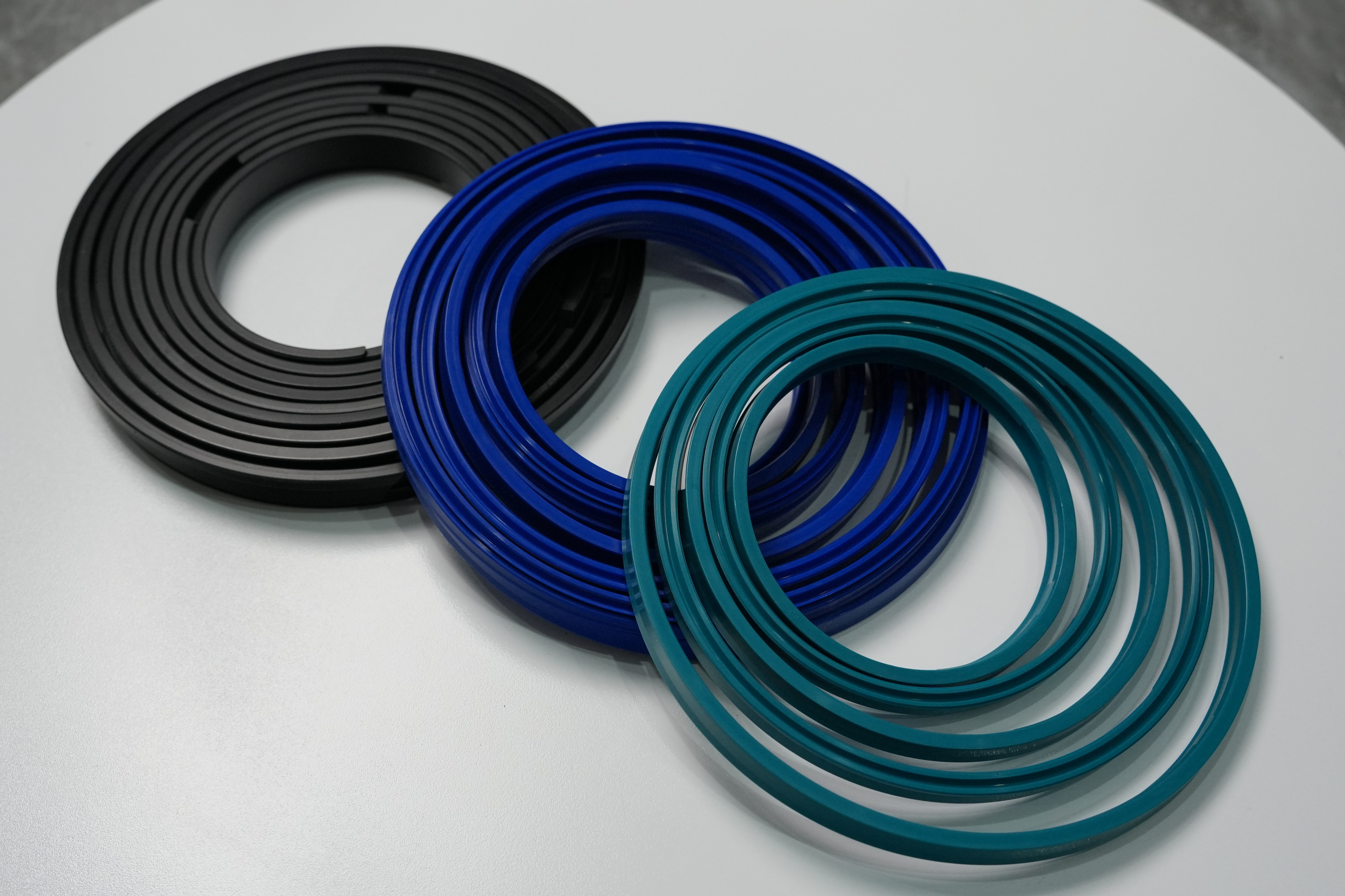 How to install seals in a hydraulic cylinder