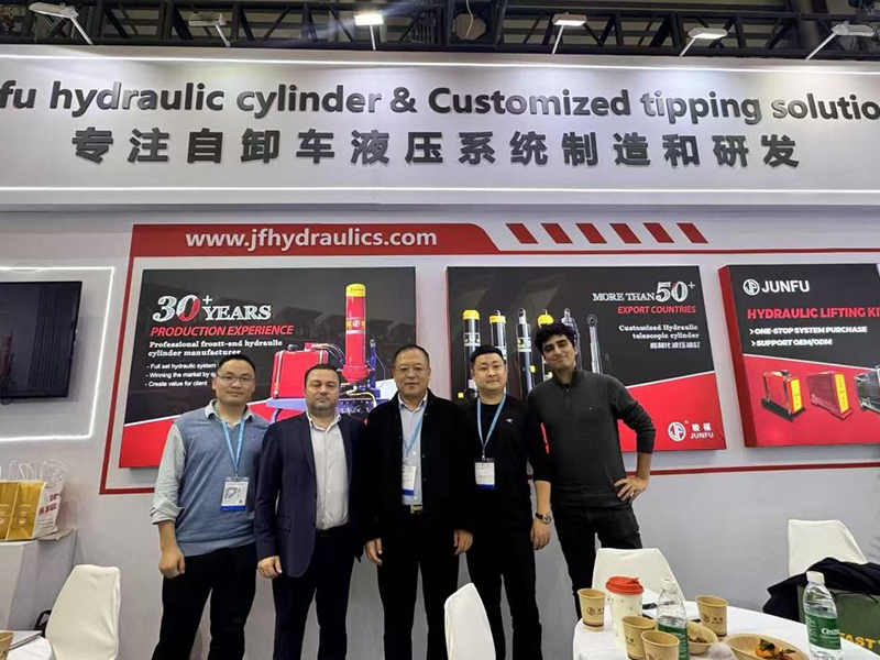 Junfu Hydraulic participated in the2025 Shanghai PTC ASIA exhibition and negotiated with guests from many countries