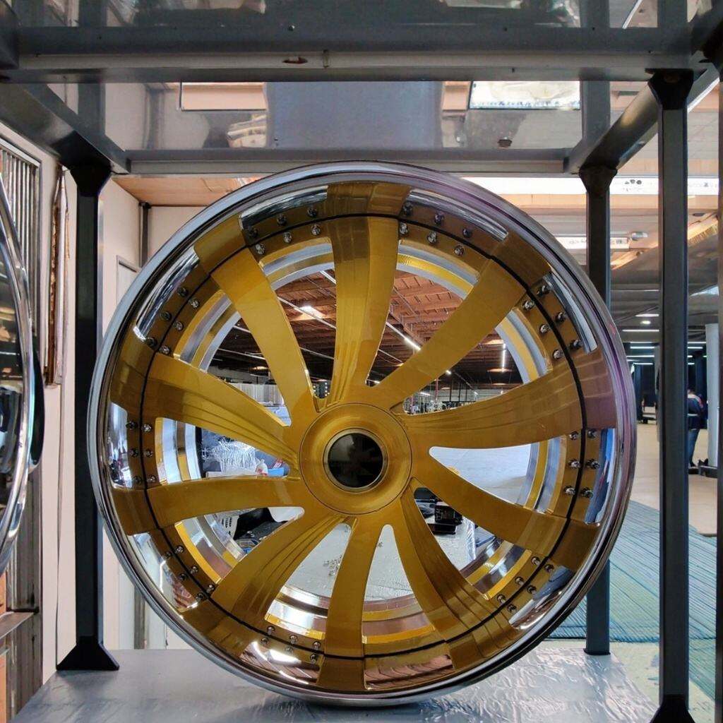 Oöverträffad kvalitet och prestanda med djupa guldfärgade fälgar