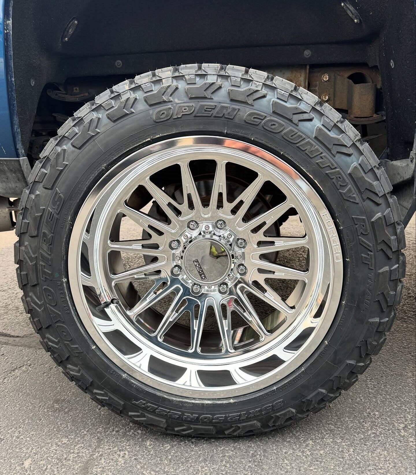 Rendimiento y precisión inigualables en llantas forjadas personalizadas de 24 pulgadas