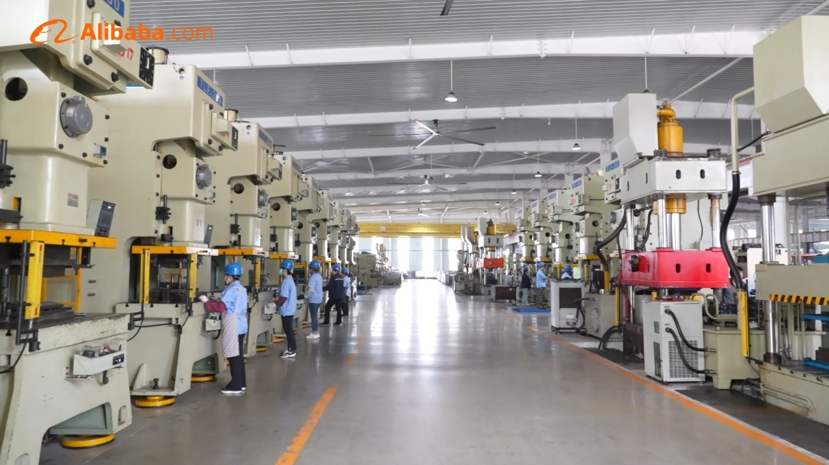 Cén sórt próiseas atá á n-úsáid i bhfocail ghearrtha meatail gairmiúla?