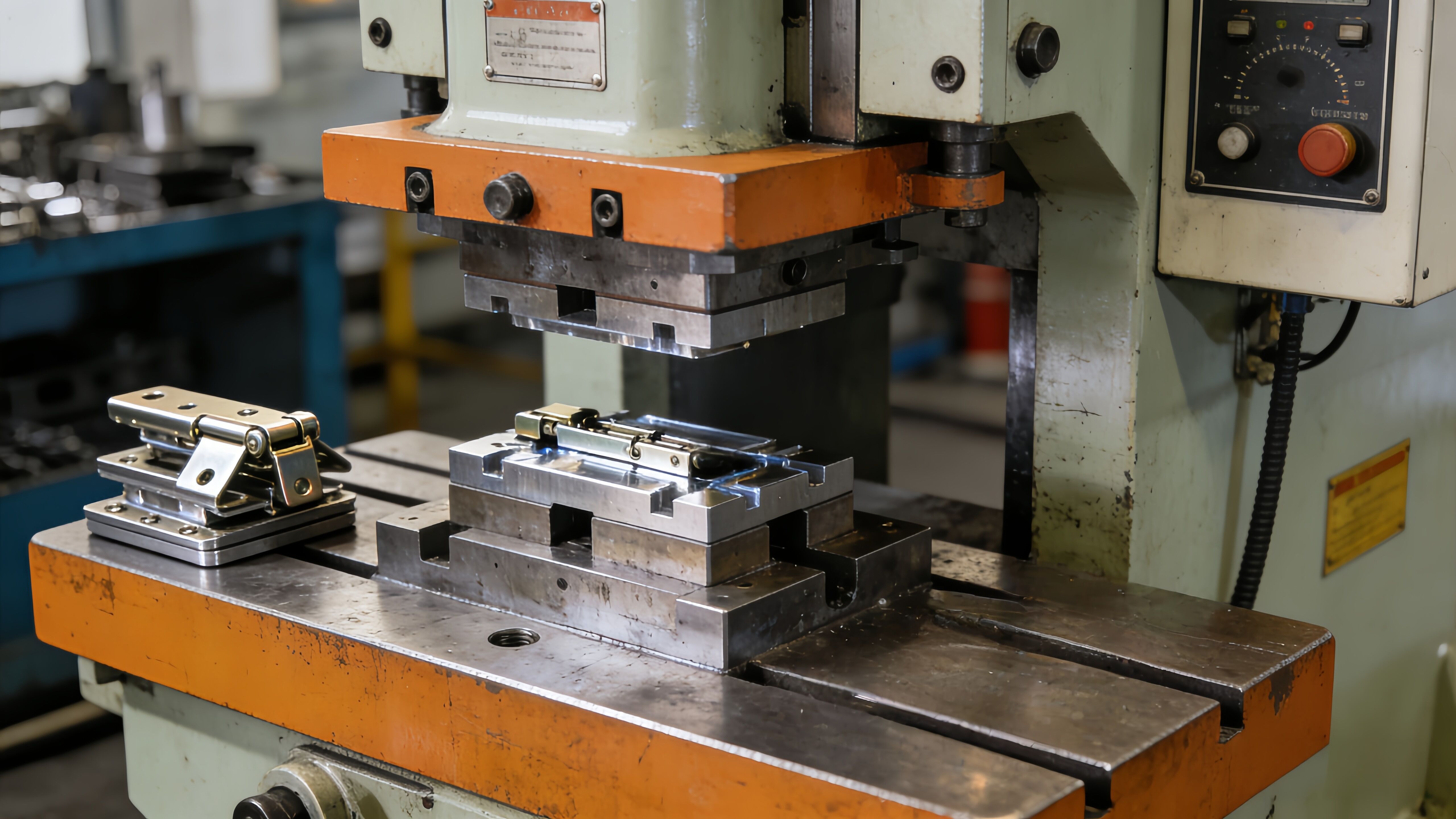 deeplink cold rolled steel hinge processing case study overcoming quality challenges with precision -3