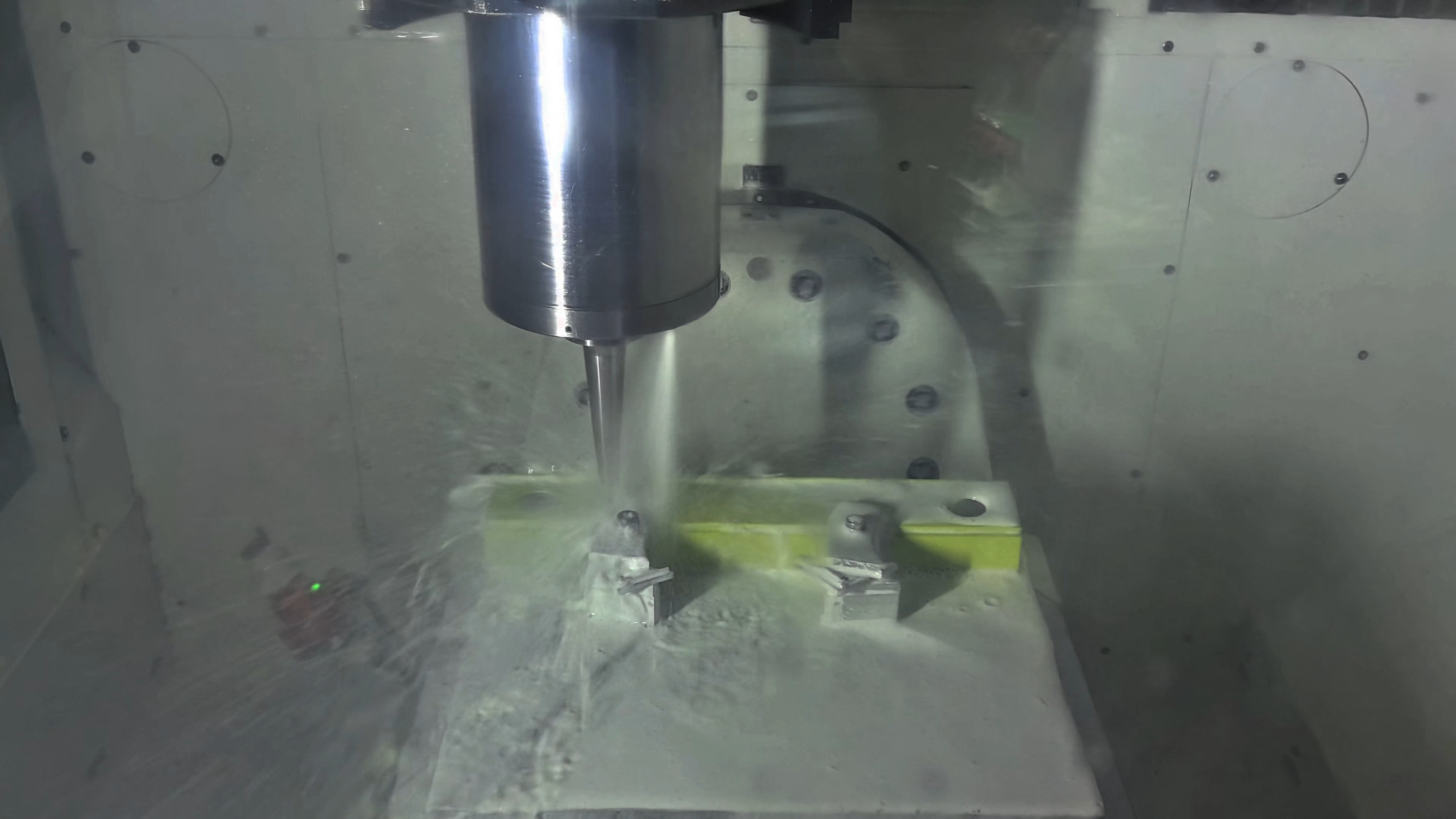 Cum asigură prelucrarea CNC precizia pieselor?