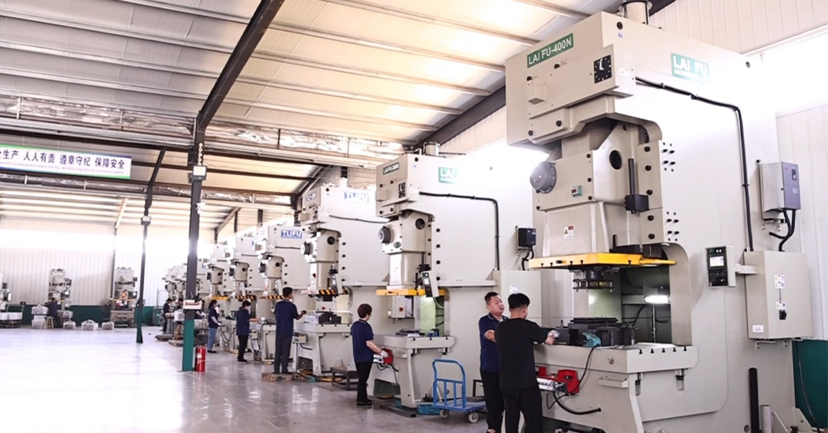 Cé acu na hábhair is fearr le haghaidh codanna snaidhmtheachta meitile saincheaptha?