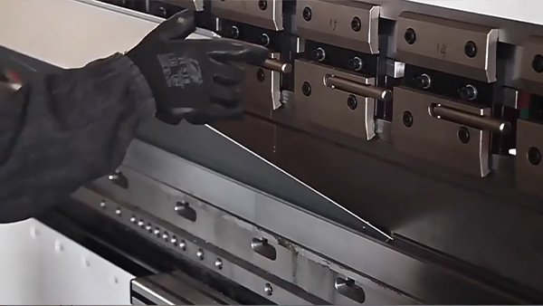 วิธีเลือกชิ้นส่วนดัดโลหะสำหรับฮาร์ดแวร์ความแม่นยำ