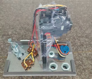 Anong mga katangian ng tower box ang nagpaprotekta sa mga kontrol ng pagsasapalig kapag nasa labas?