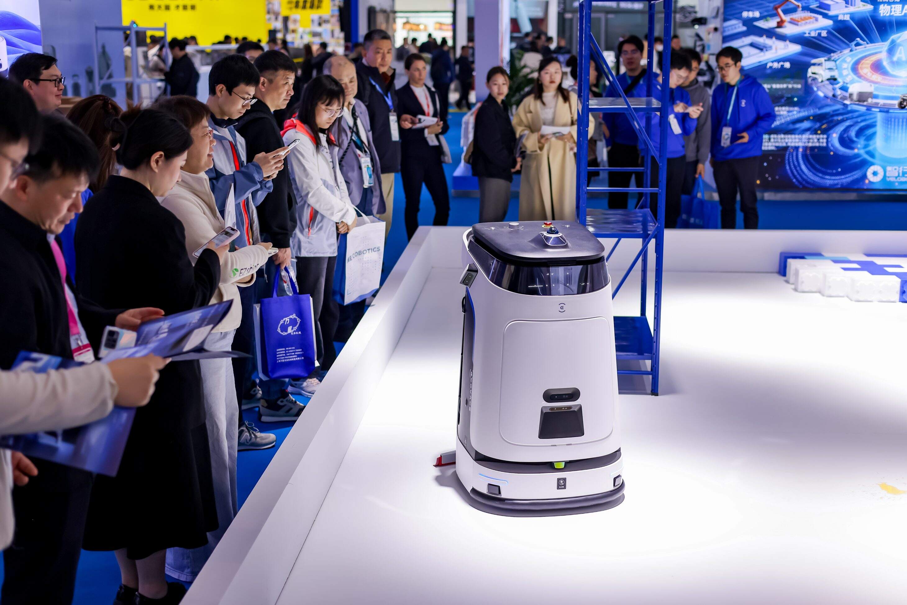ECOVACS Commercial Robotics Showcases at CCE 2026, New M1 3D Draws Industry Attention