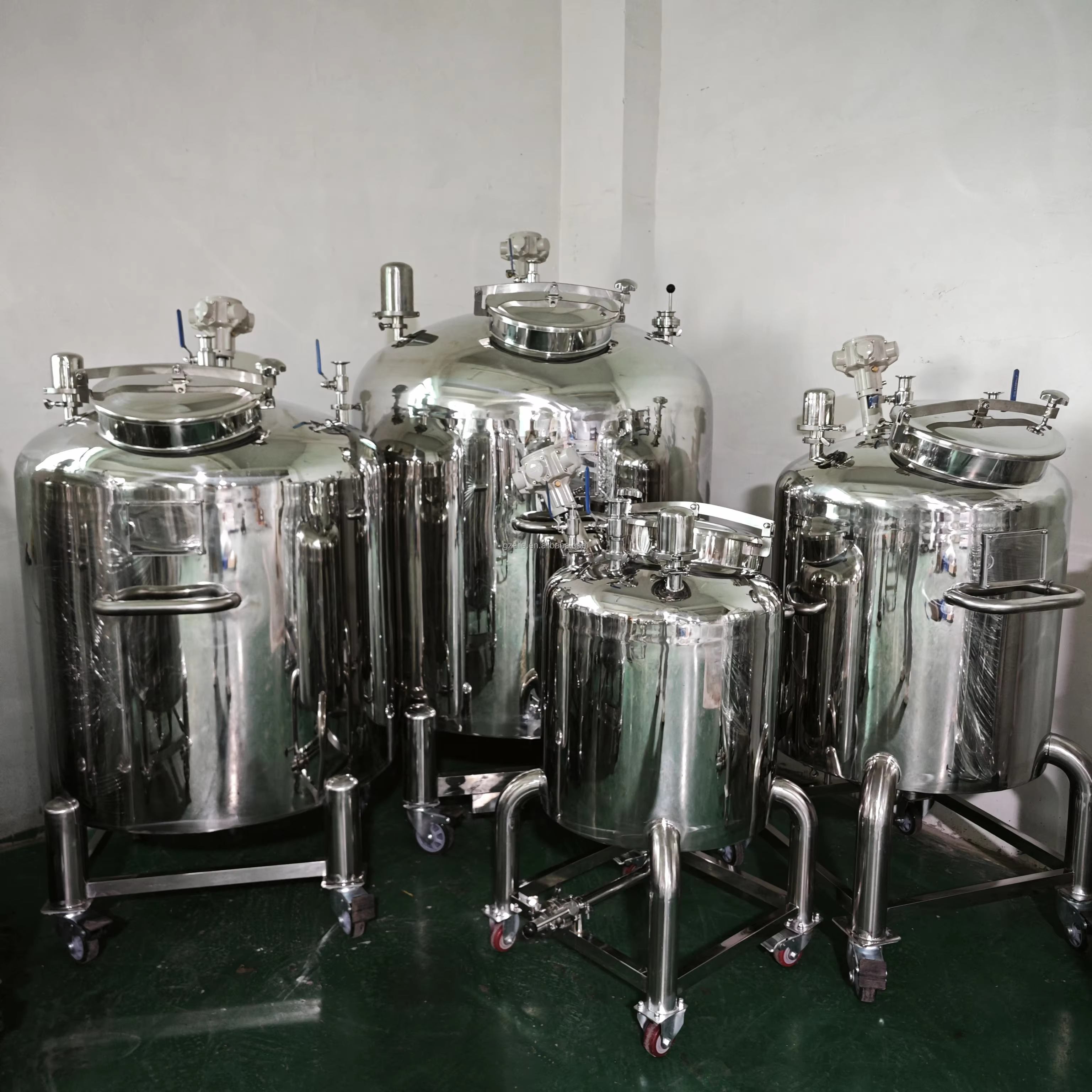 200 L 500 L 1000 L Capacity Can Be Customized Perfume Alcohol Pneumatic Mixing tank for Perfume Liquid Mixing tank supplier