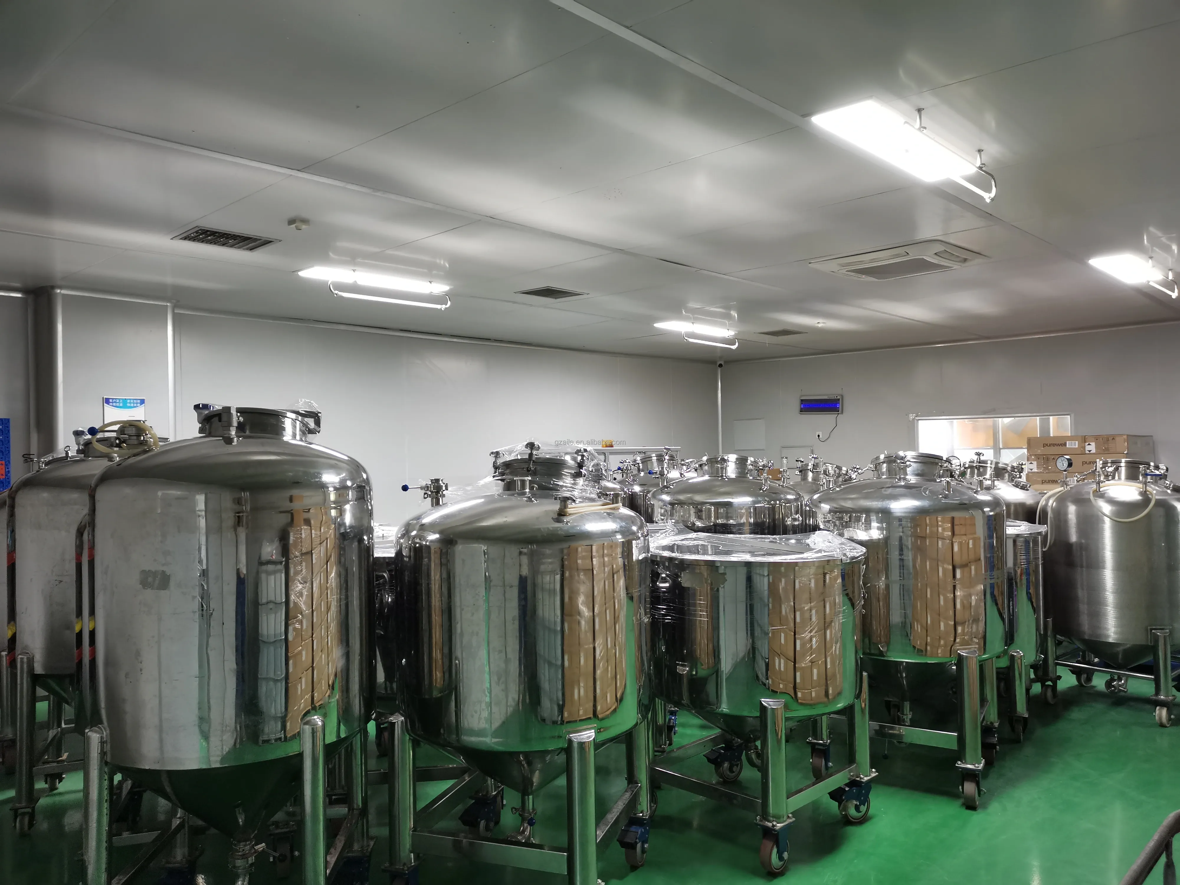 200 L 500 L 1000 L Capacity Can Be Customized Perfume Alcohol Pneumatic Mixing tank for Perfume Liquid Mixing tank details