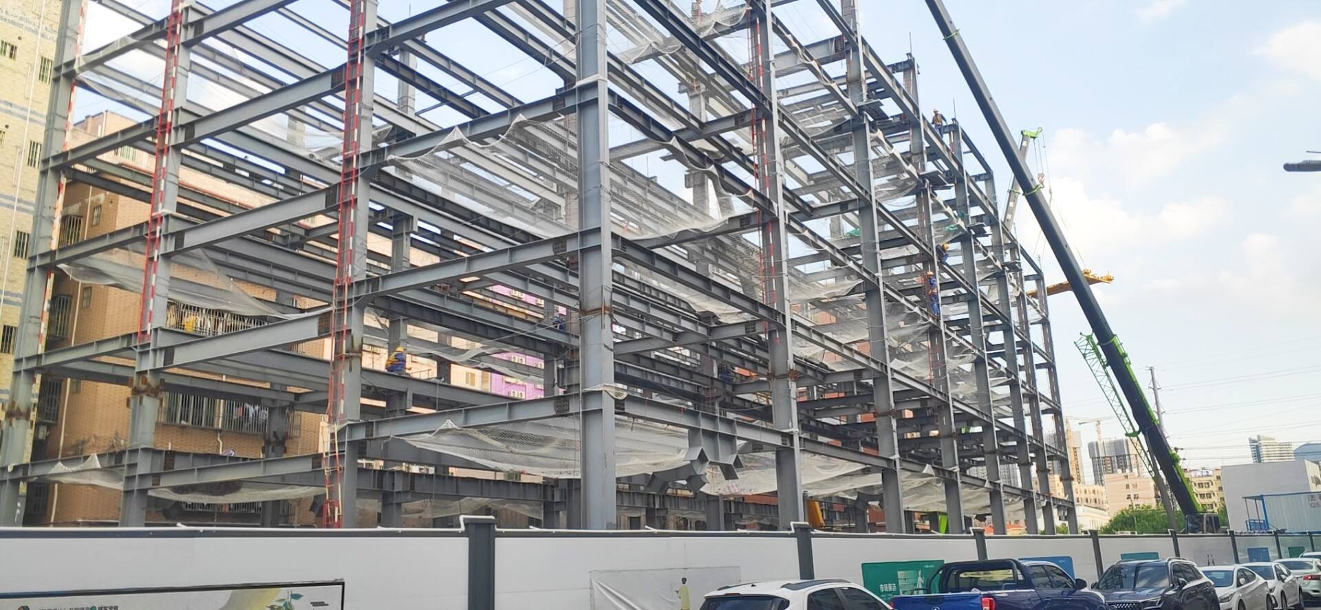 အားသာချက်များကို ပေါင်းစပ်ထားသော ထိရောက်ရောက် ထုတ်လုပ်ထားသော သံမဏိအဆောက်အဦများ