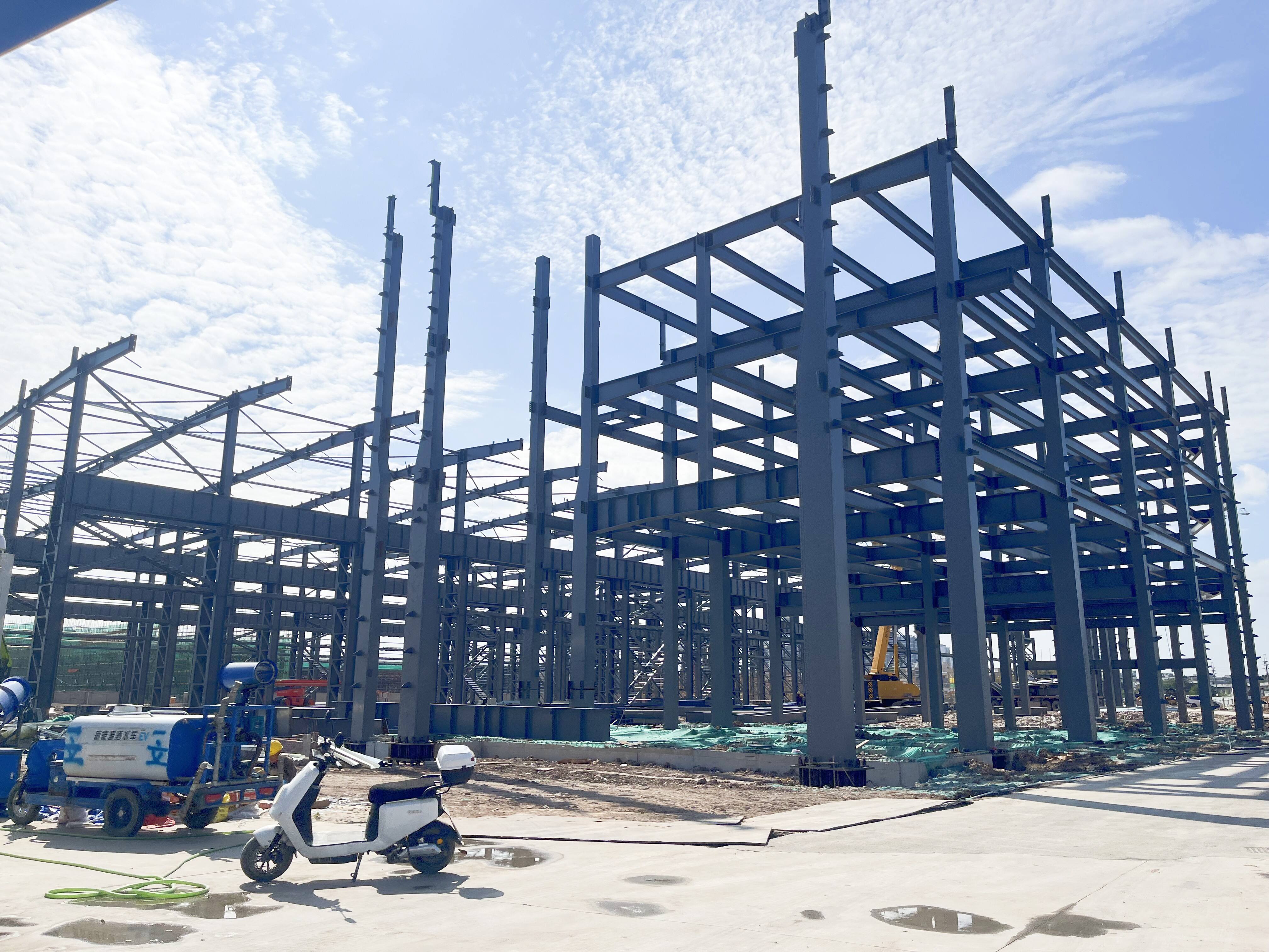 Svestranu čeličnu konstrukciju s brzom izgradnjom i jakom otpornošću na potrese