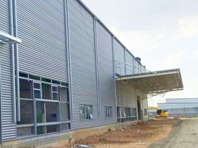 Découvrez des bâtiments préfabriqués en acier durables et personnalisables