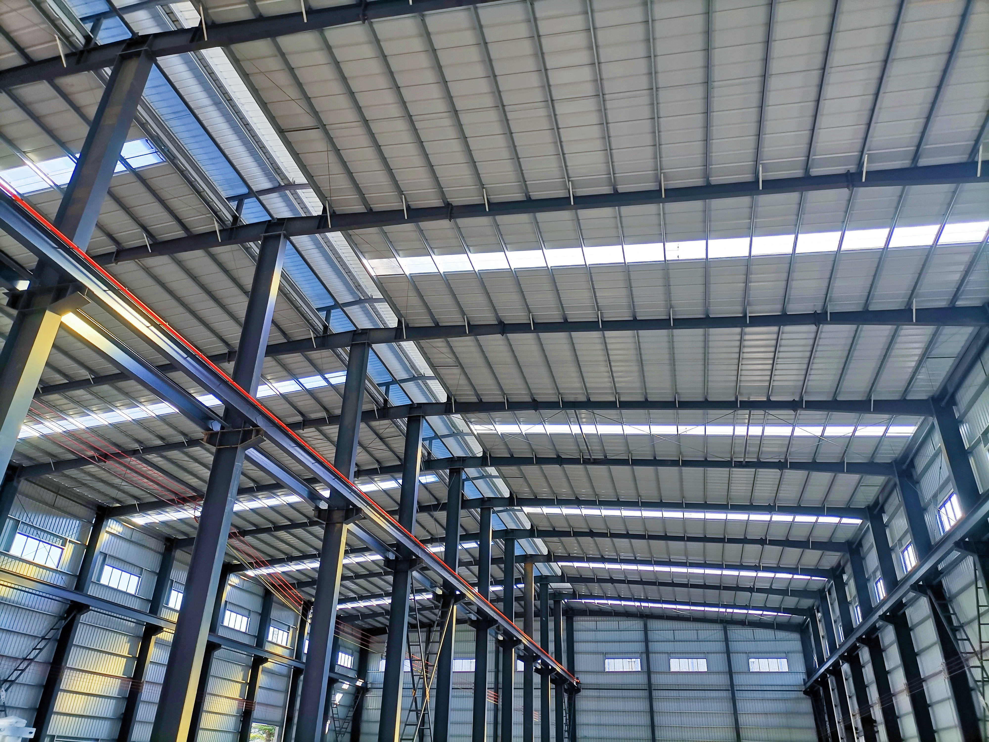Eksepsjonell strukturell styrke i stålhaller for tung last