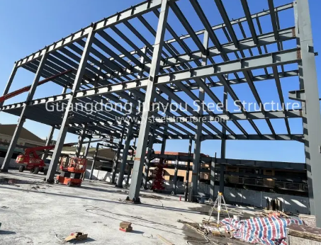 Why is structural steel the best choice for earthquake-prone zones?