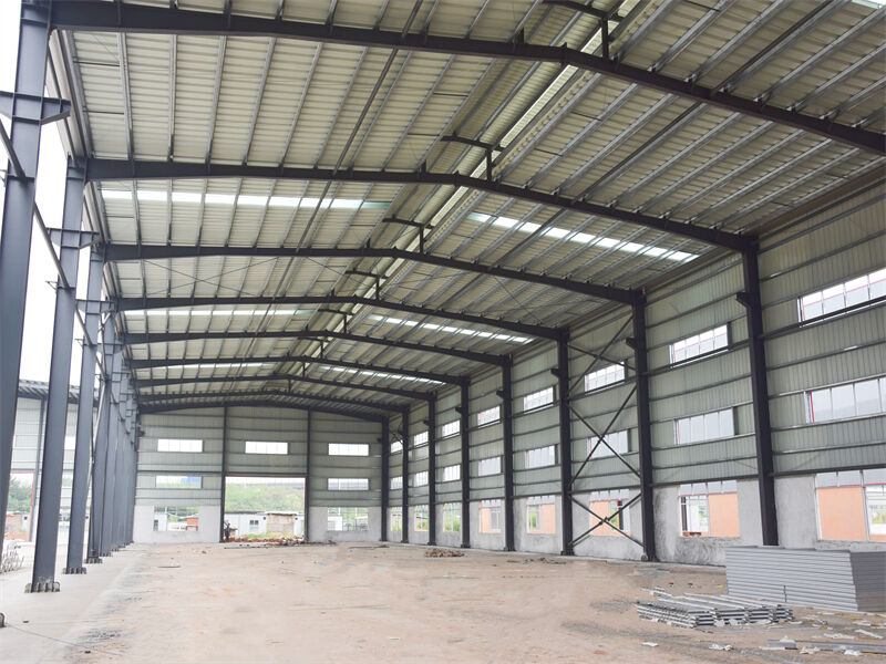 Solutions d'Entrepôts Métalliques Préfabriqués pour Stockage et Logistique