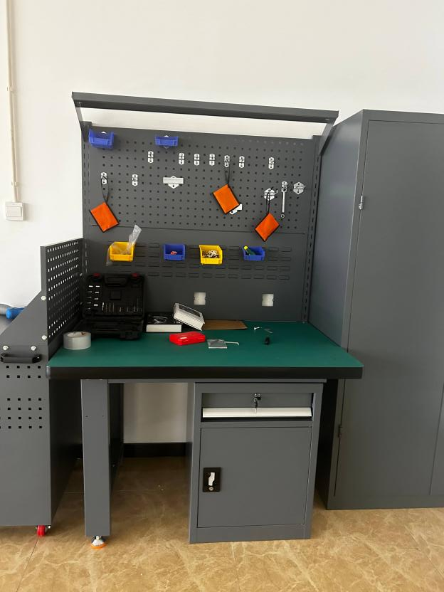 What Are the Uses of Metal Locker