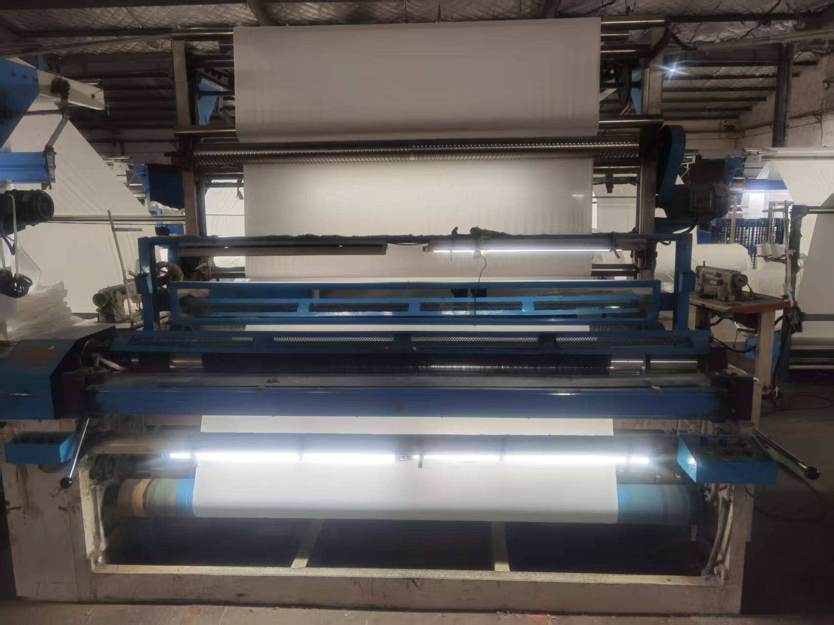 Velvet fabric cutting machine