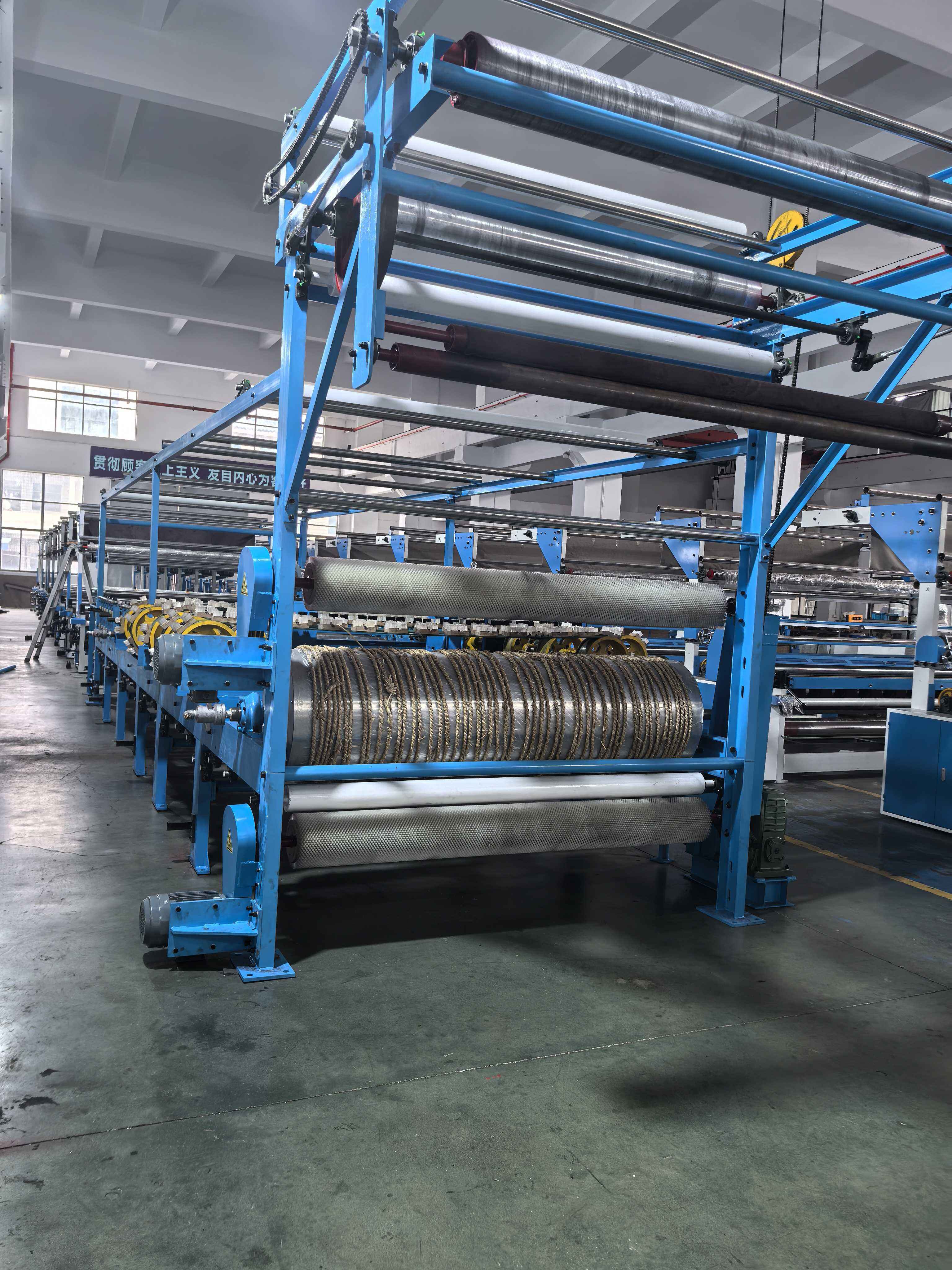 Mașină Industrială Automată de Piat Orizontală pentru Ridicarea Vârfurilor și Îndepărtarea Prafului de pe Suprafață în Producția Textilă