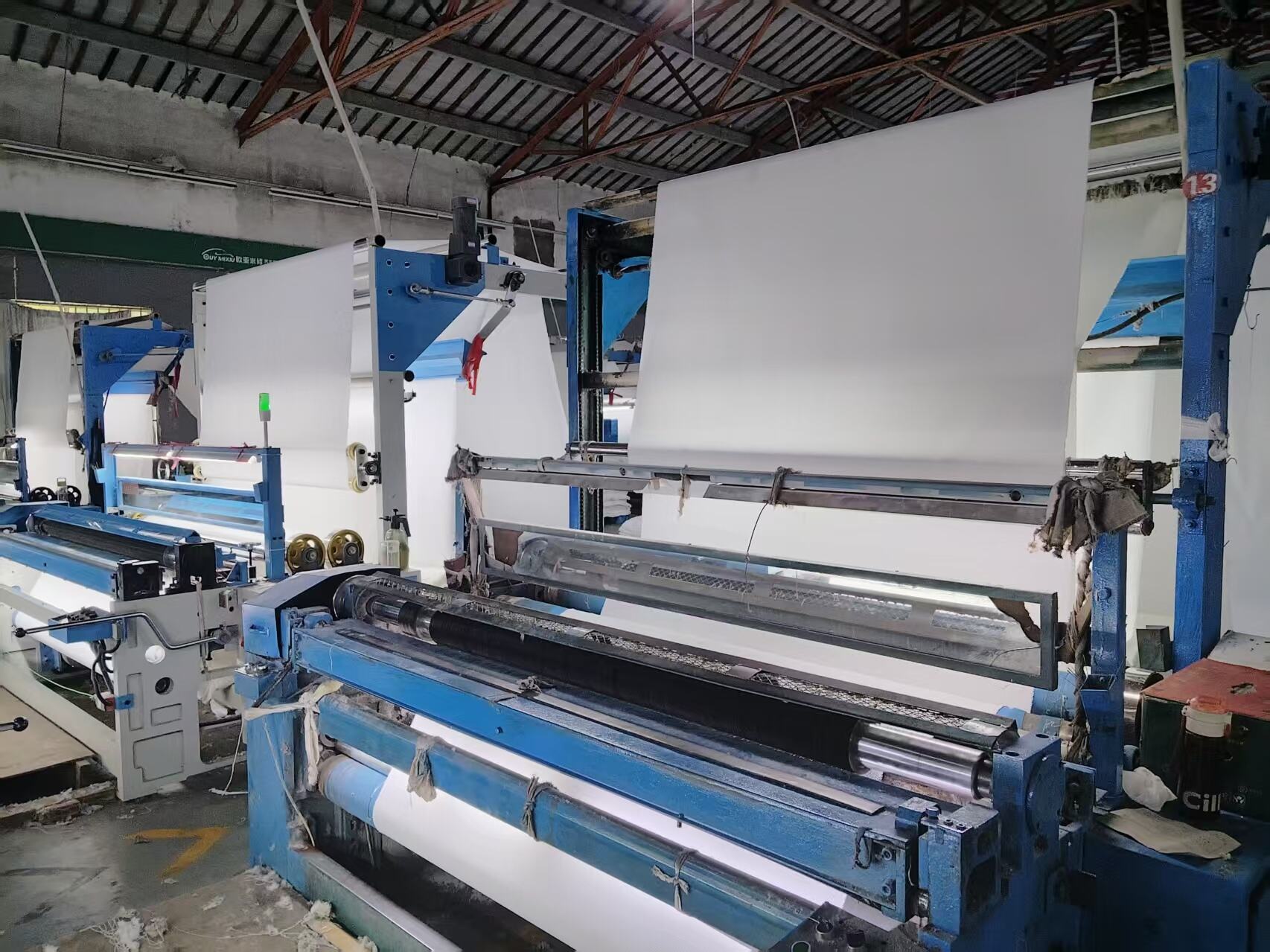 Velveteen cutting machine