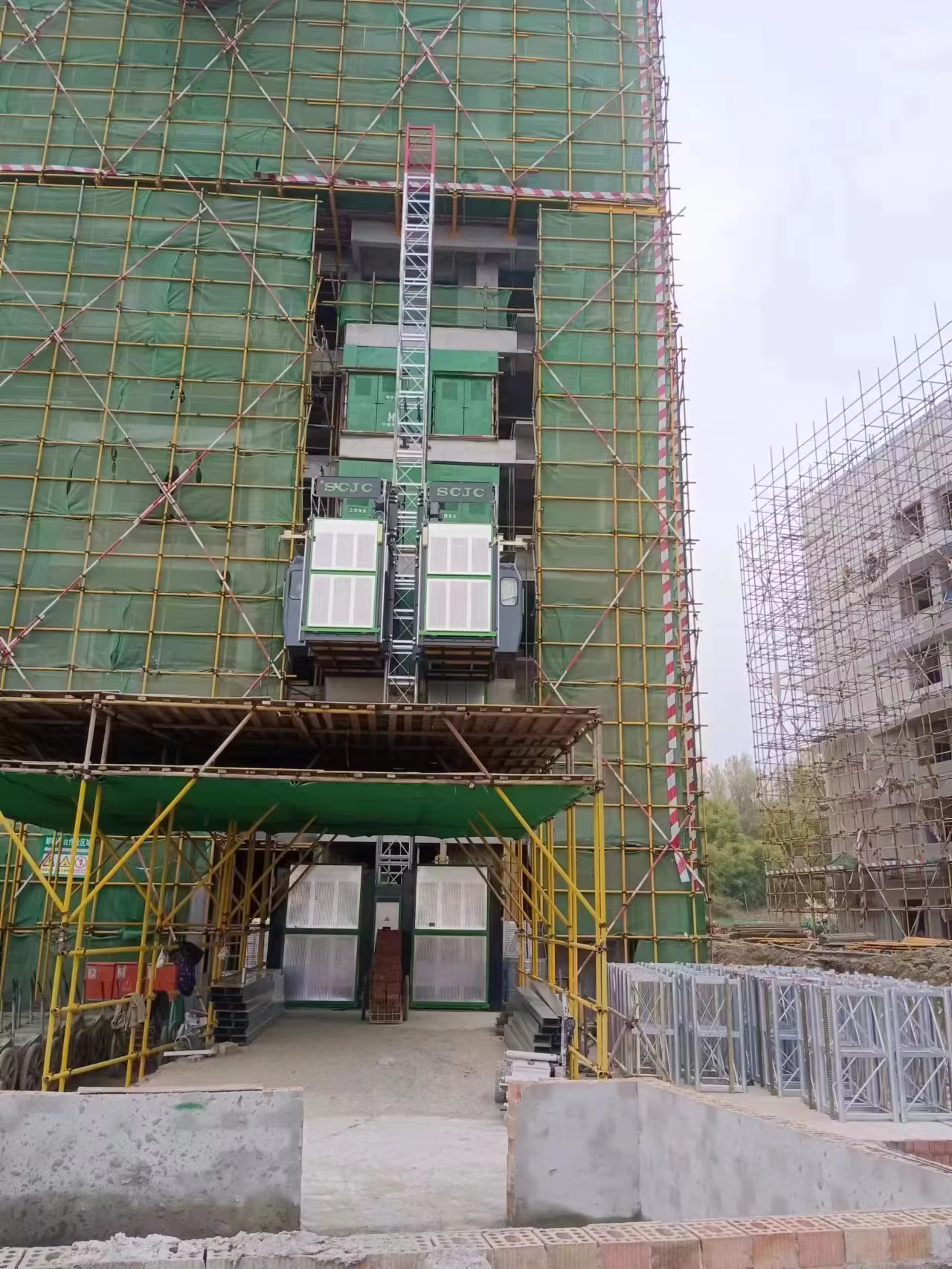 High Performance SC200/200QS1 Construction Hoist for Building Facade and Elevator Shaft Construction for Sale at Low Price