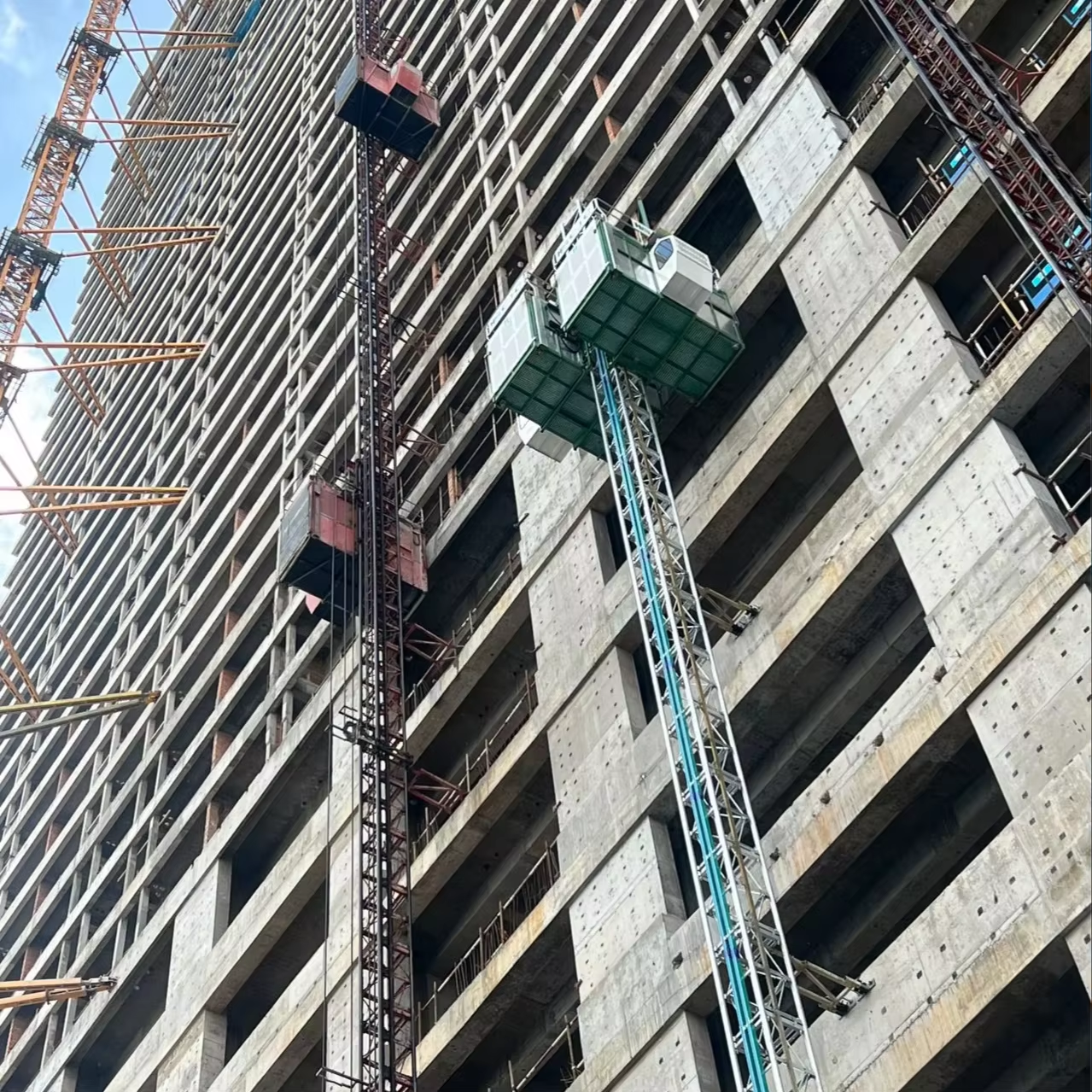 High-Capacity Construction Buck Hoist – Safe & Efficient Man & Material Lift (1500kg–3000kg, ISO Certified)​