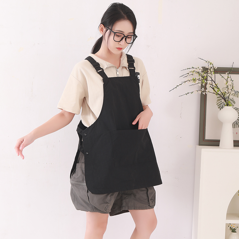 How to Pick a Cooking Apron with Convenient Pockets for Kitchen Tools?
