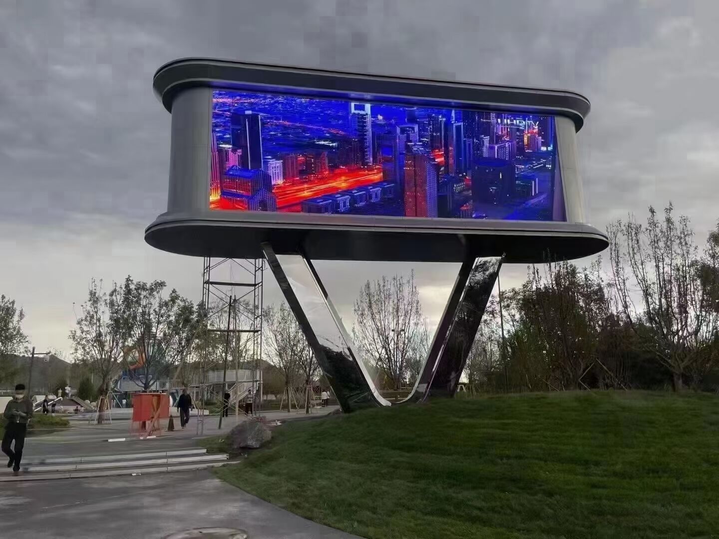 Pantallas LED periféricas eficientes para publicidad en estadios