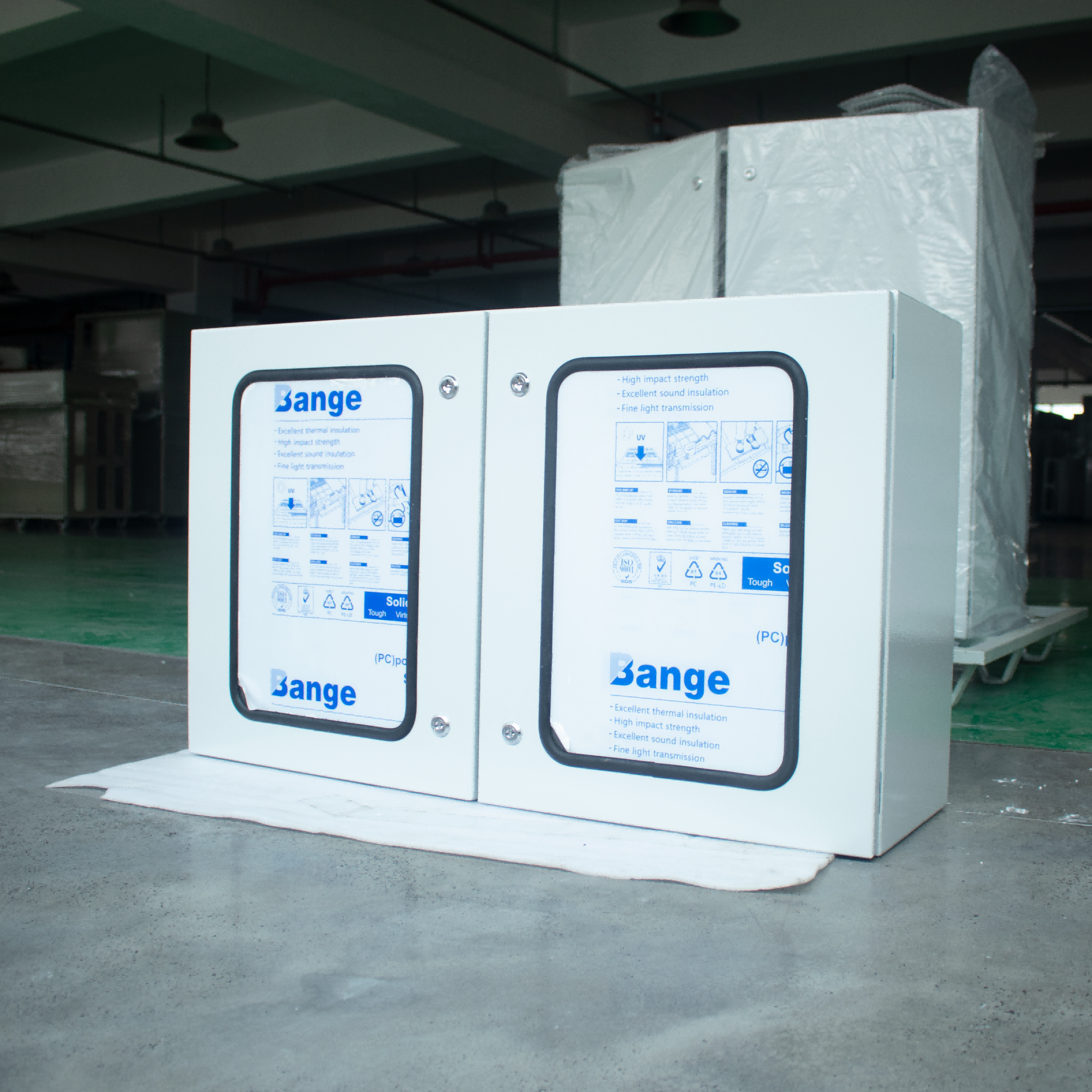 Como Escolher um Invólucro de Piso para Locais Industriais Severos