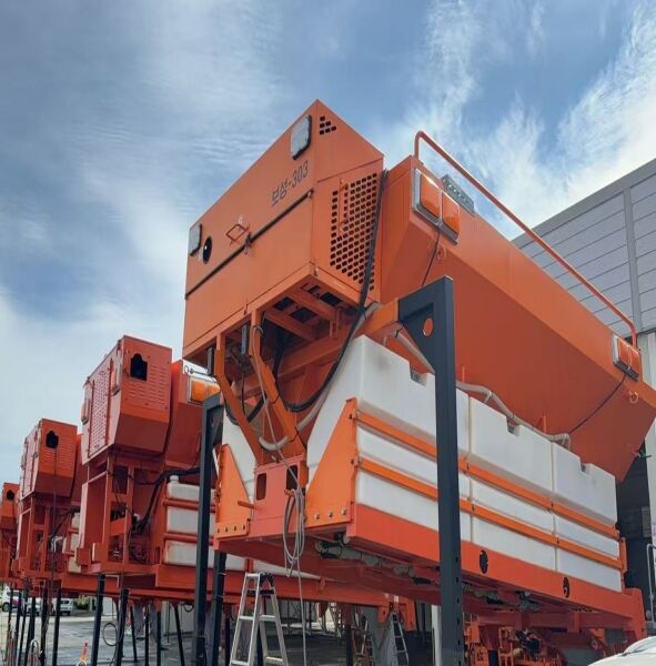 Snow Melt Spreader, Safe and Efficient Construction Tool
