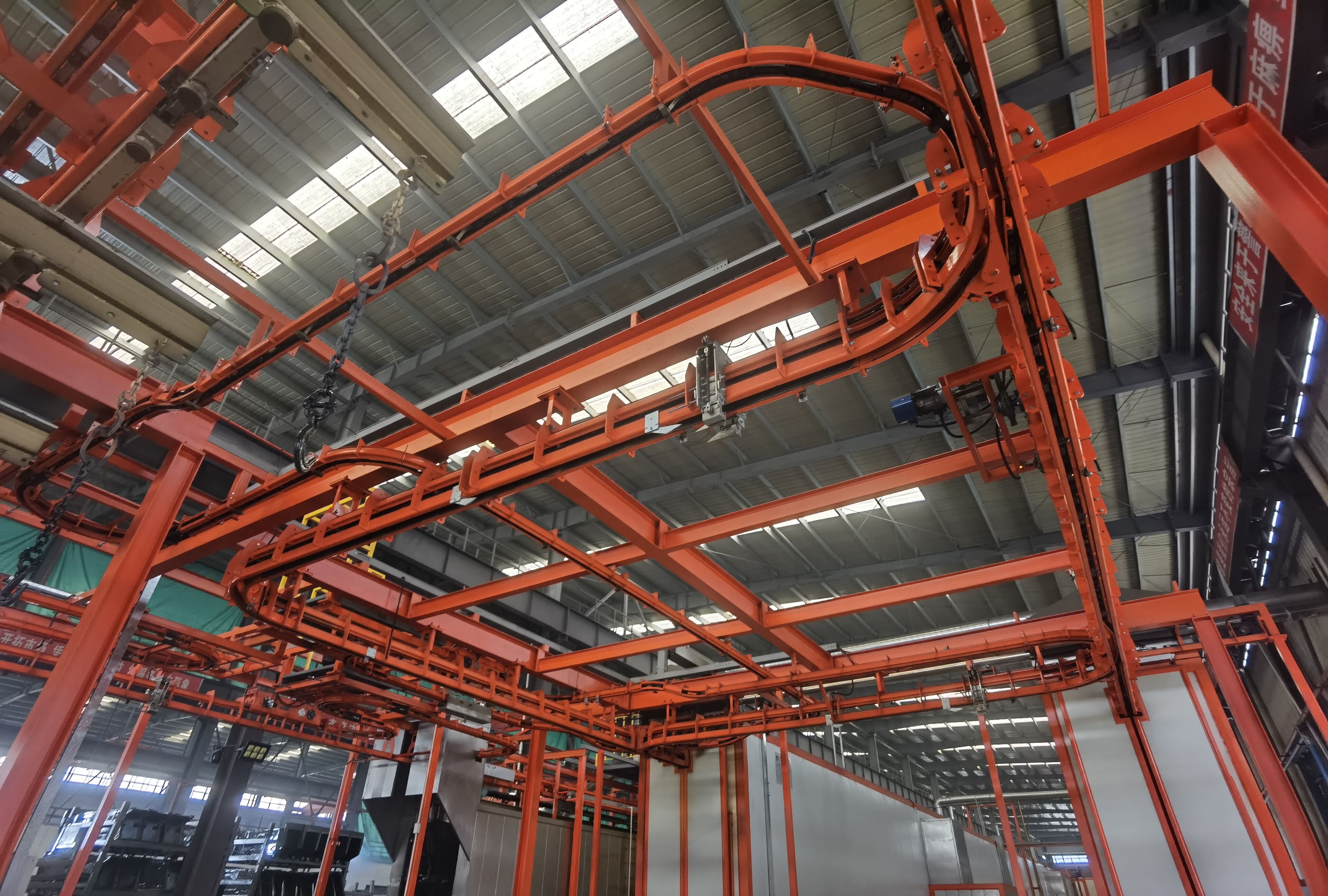 Overhead Conveyor vs Floor Conveyor in Coating Lines