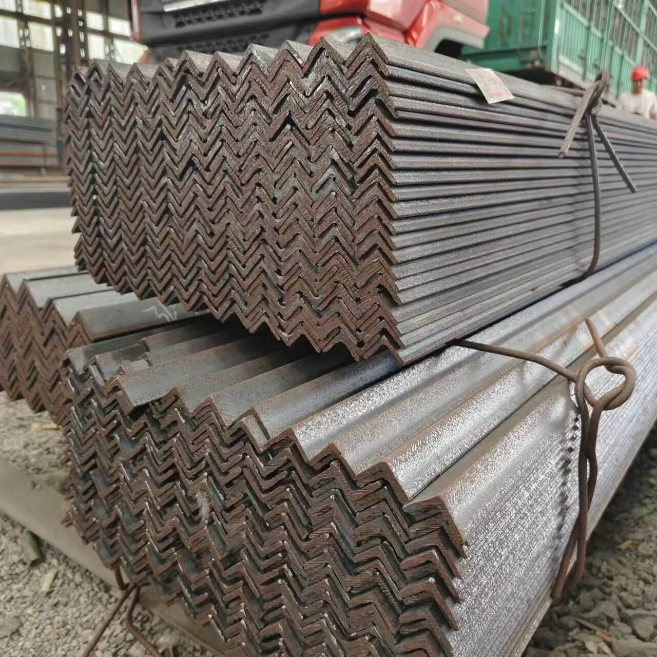 Kompleksowa oferta profili stalowych