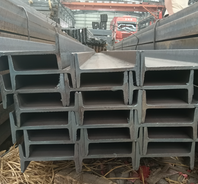 ¿Cuáles son los diferentes tipos de vigas de acero utilizados en la construcción?