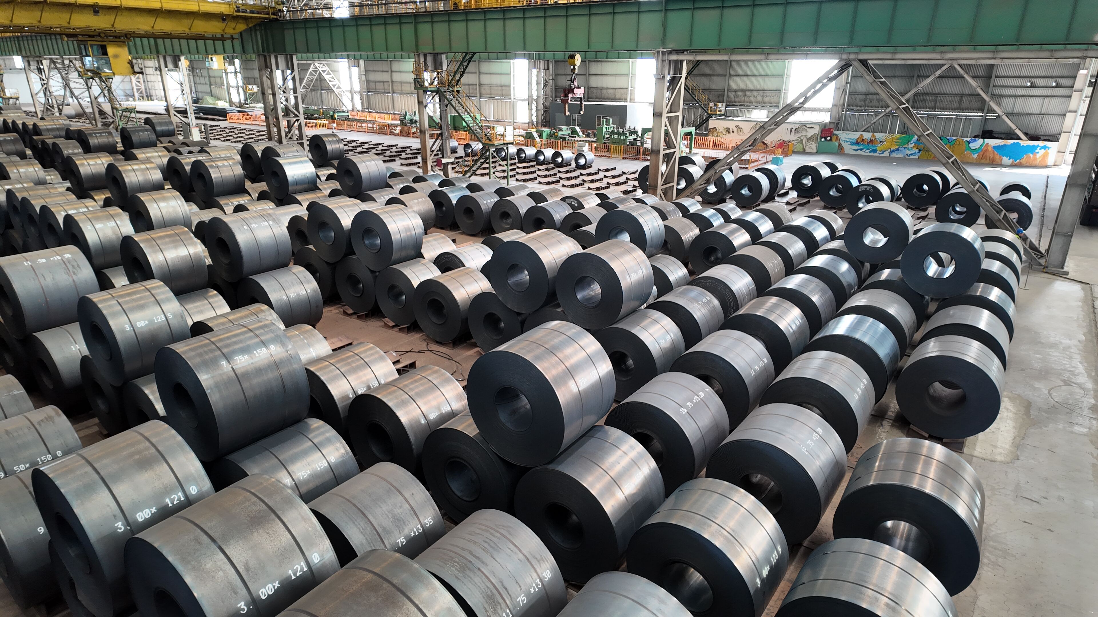 Enclosure and structural components of building engineering