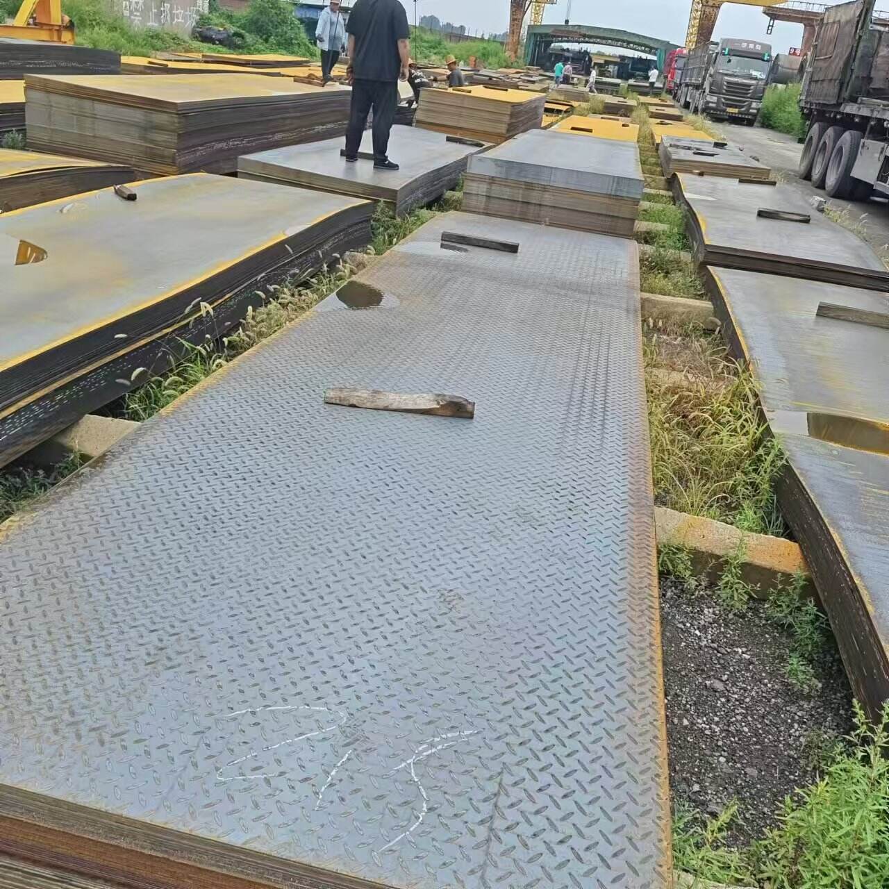 Zaawansowane procesy produkcyjne zapewniające wysoką jakość blach stalowych gorąco toczenych