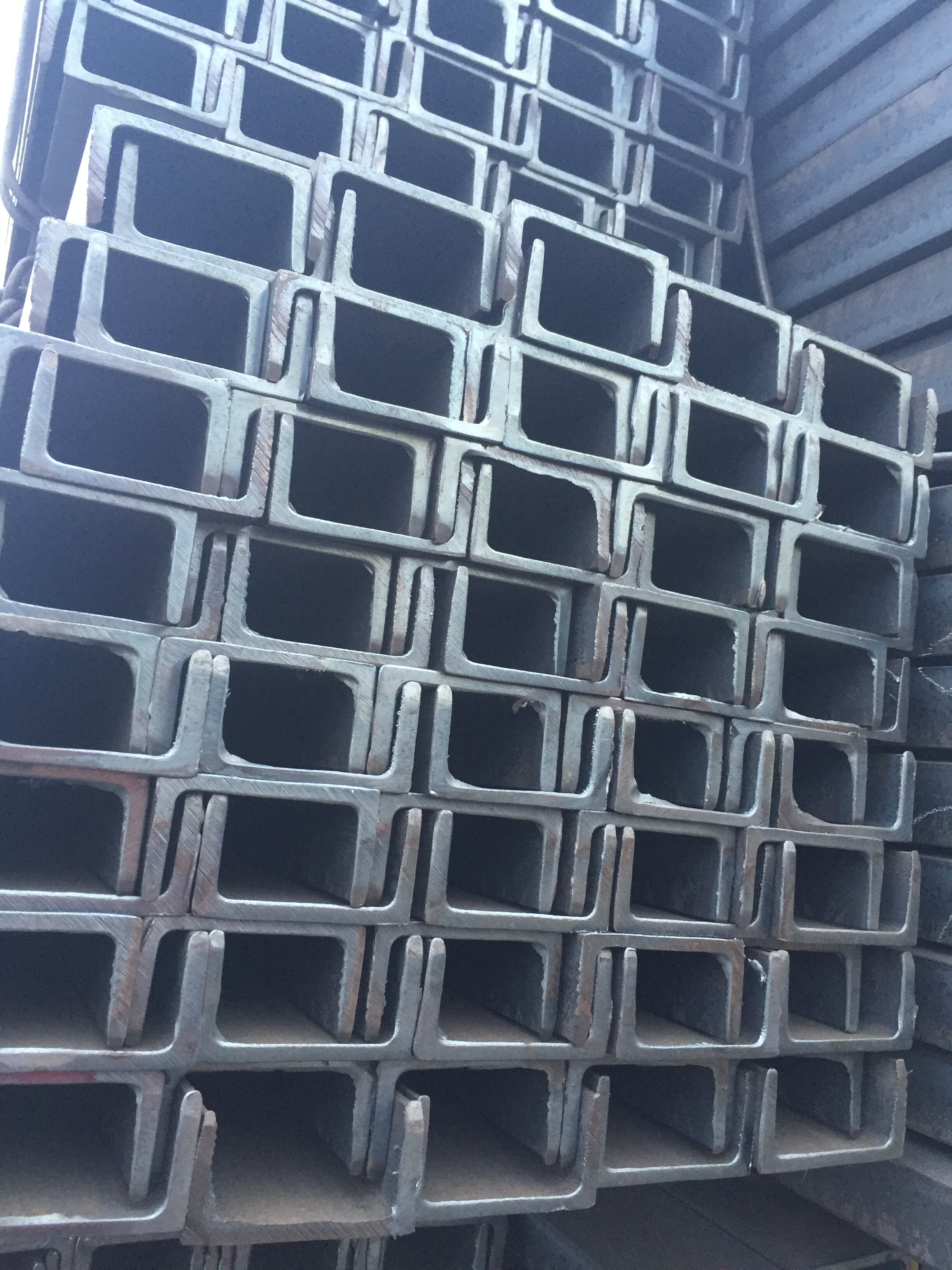 Najlepszy wybór w zakresie rozwiązań ze stali w profilu U