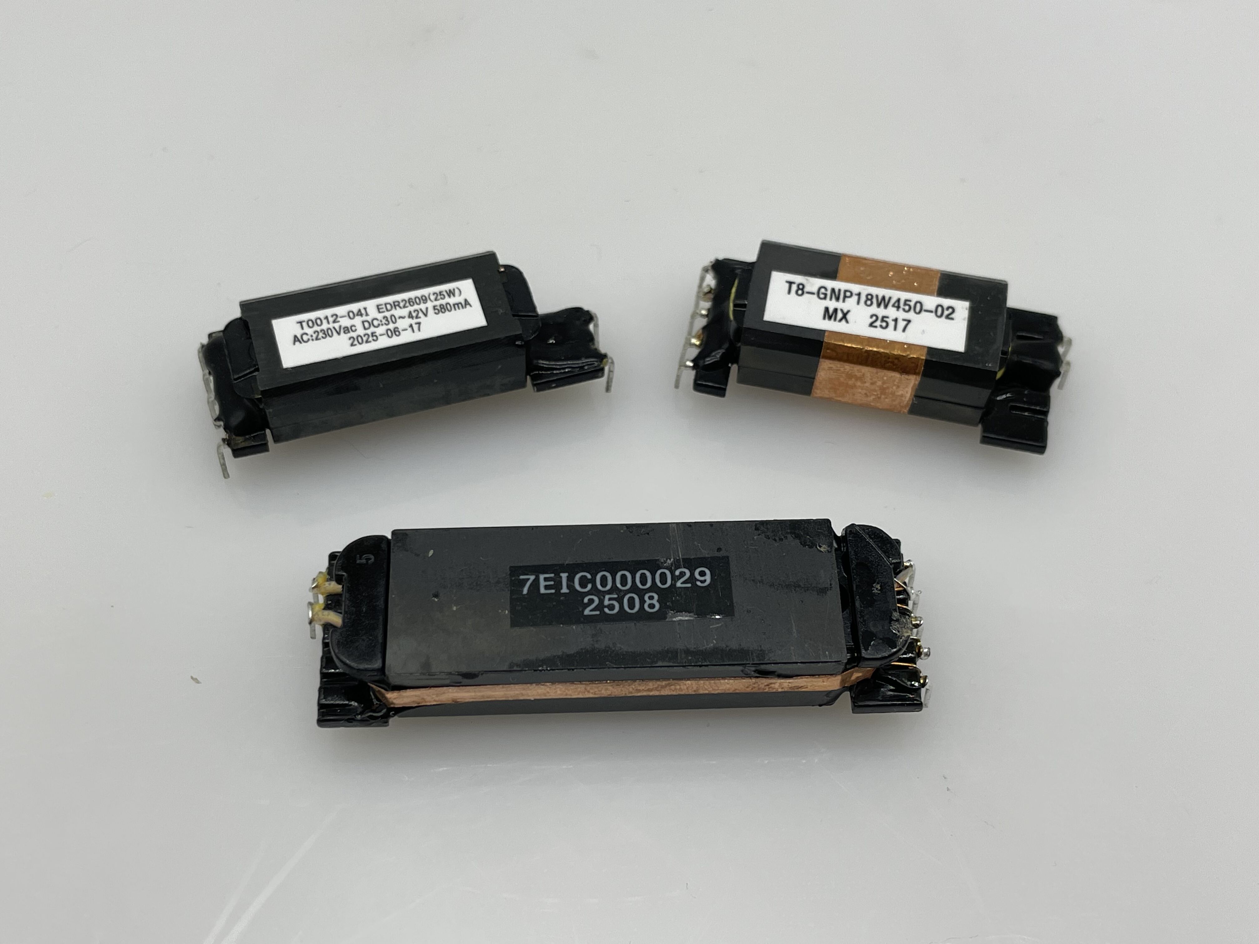 What Are the Key Differences Between High Frequency and Low Frequency Transformers?