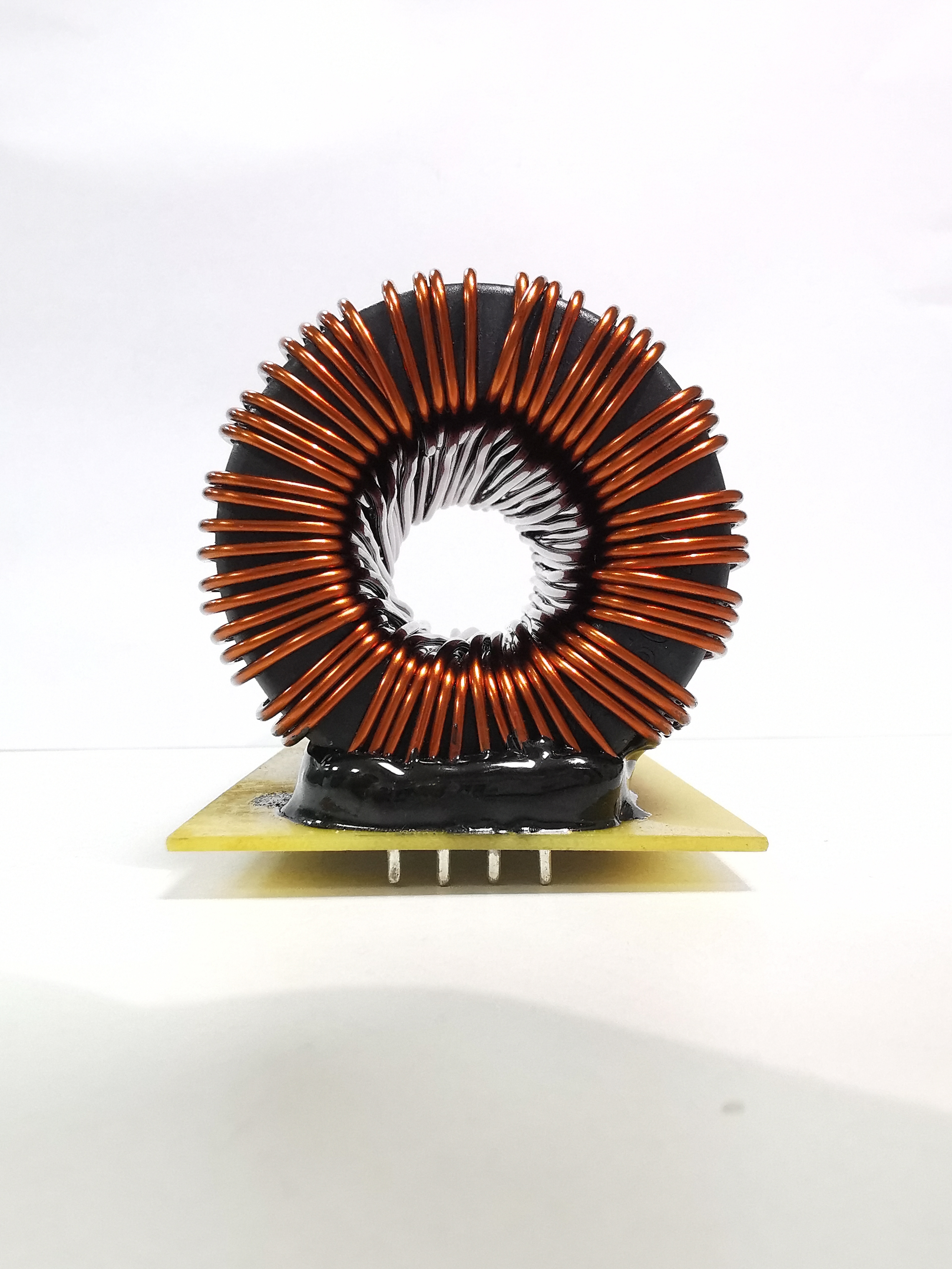 أداء كهرومغناطيسي متفوق