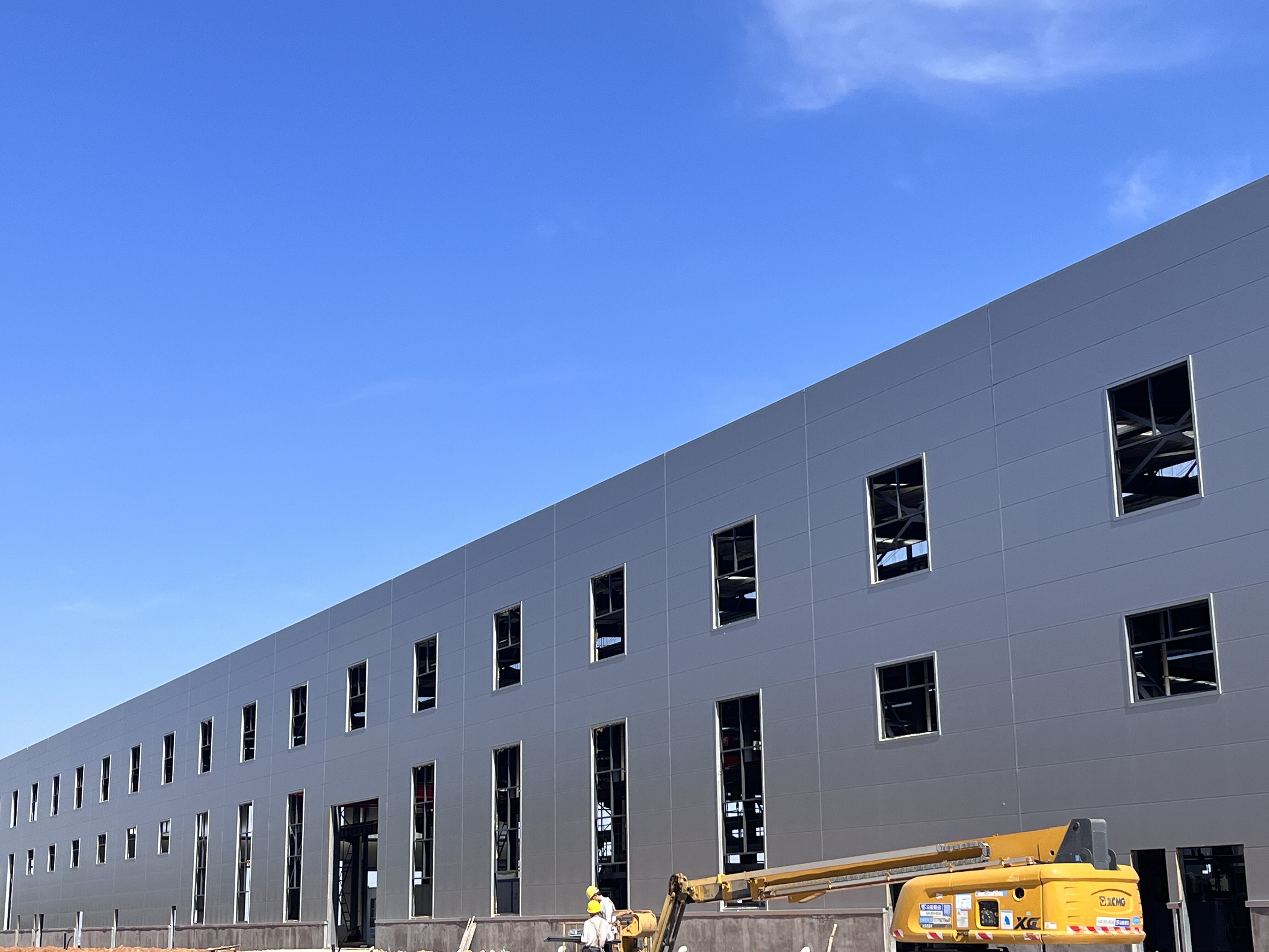 Prefabricated Steel Workshop and Industrial Warehouse Solutions