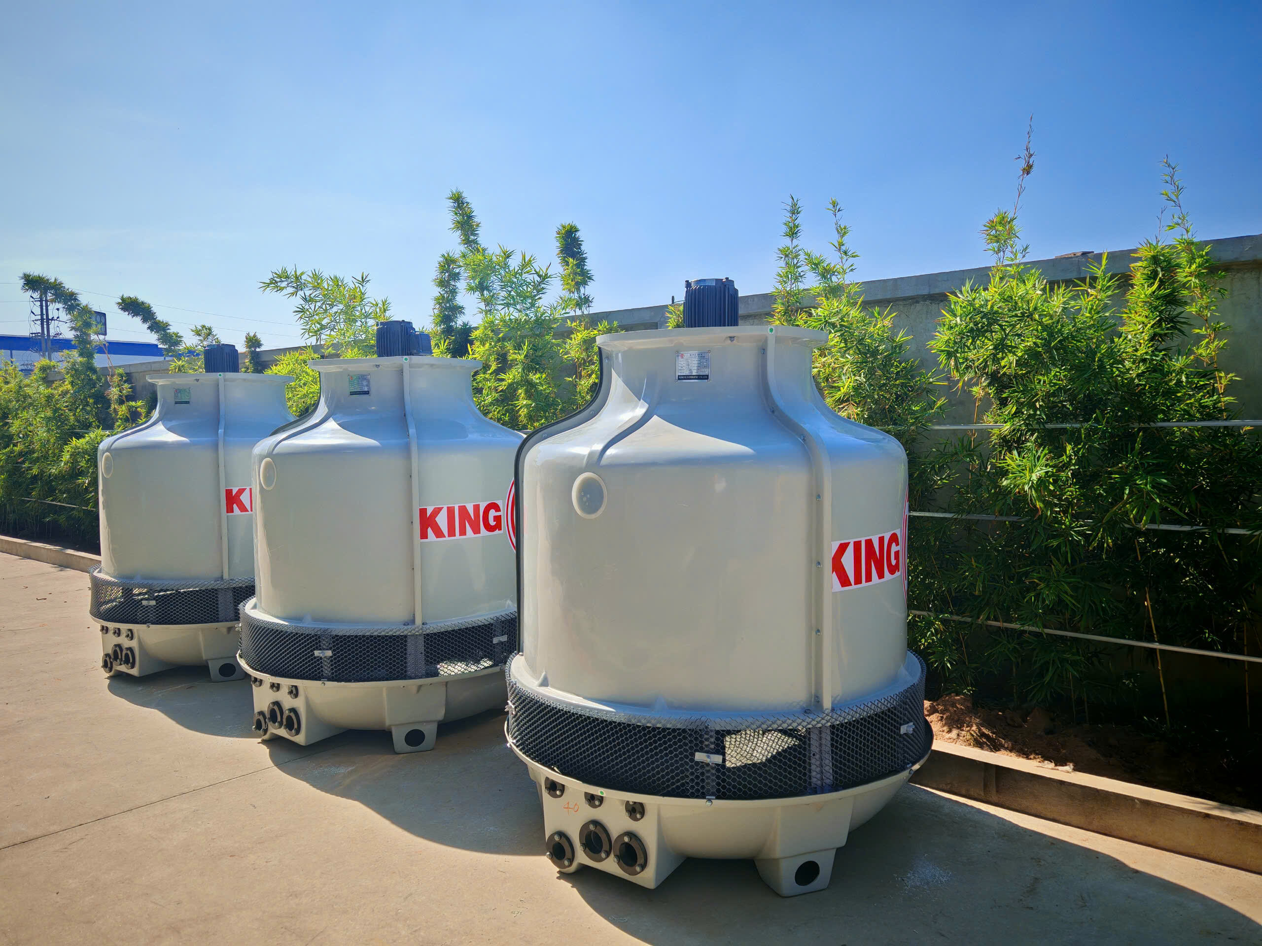 How is isophthalic polyester used in manufacturing processes