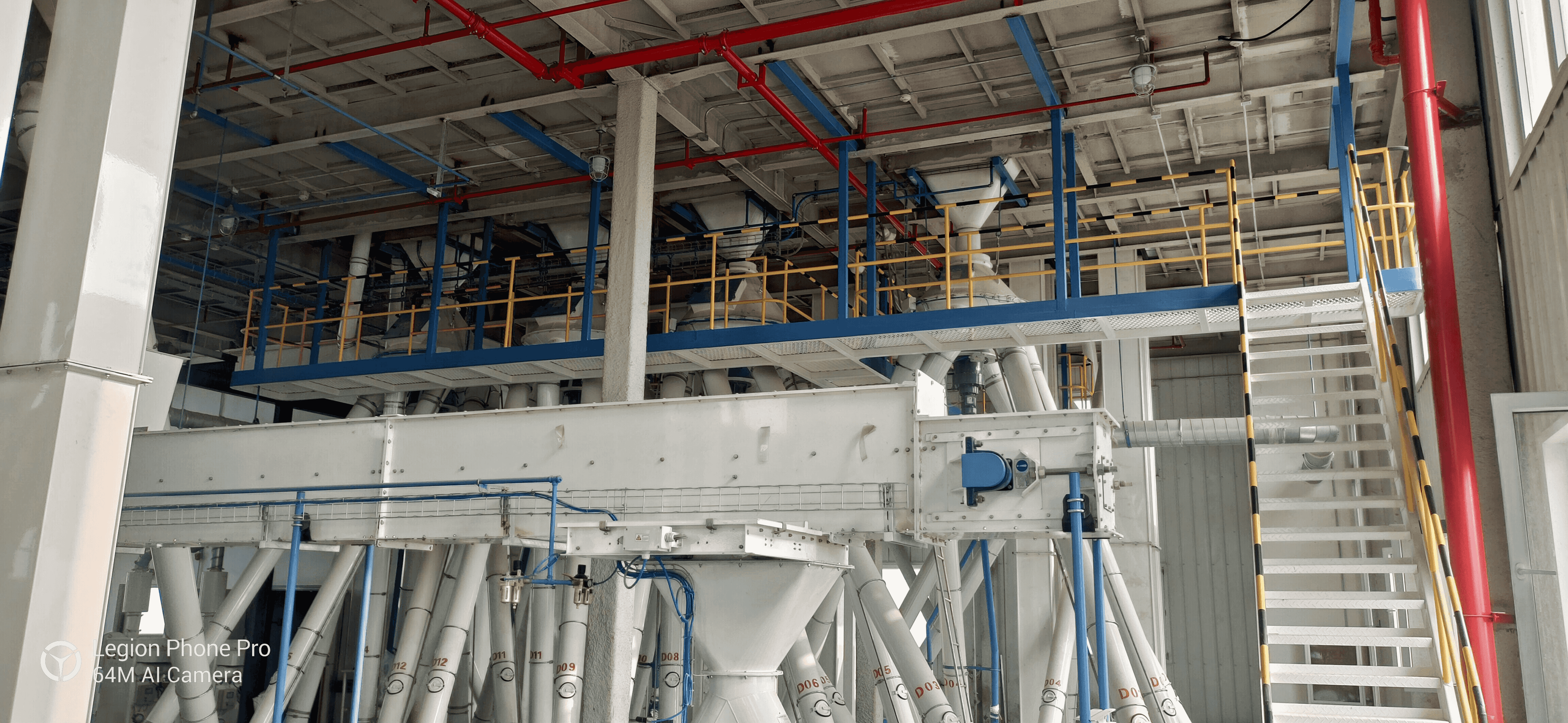 ما المسمار الناقل الذي يضمن نقلًا مستقرًا لمادة التغذية؟