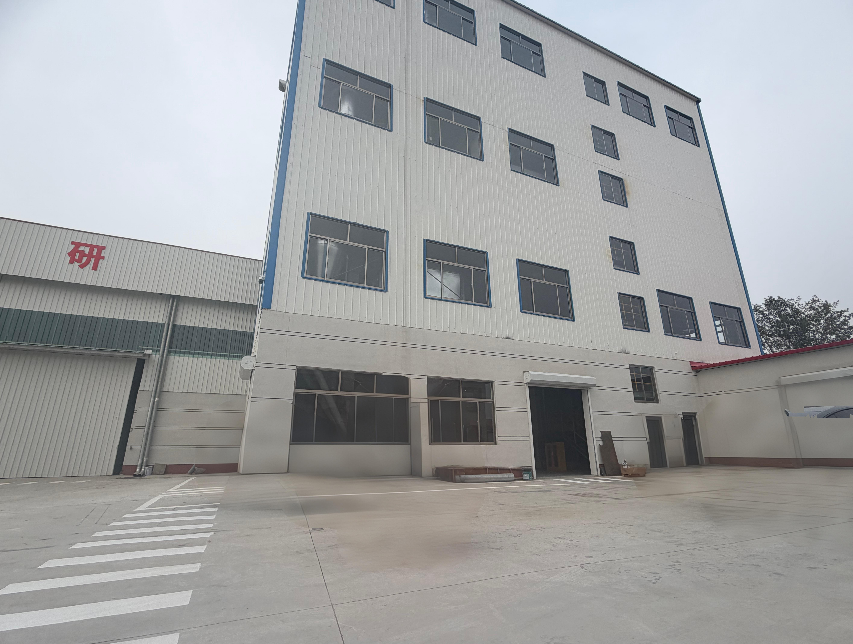 Quali sono i tempi di consegna per ordini personalizzati di macchine per la lavorazione dei mangimi?