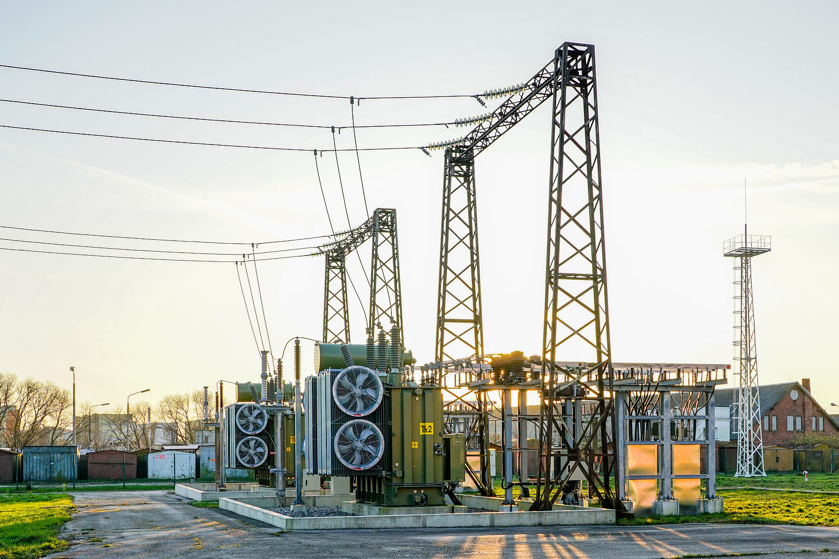 What Drives the Resilience of Modern Grid Distribution Units