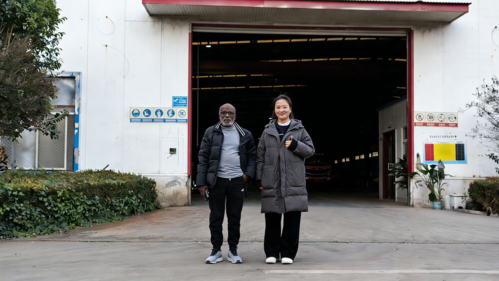 Somali Client Visits Our Factory for Truck-Mounted Crane Inspection(1).jpg