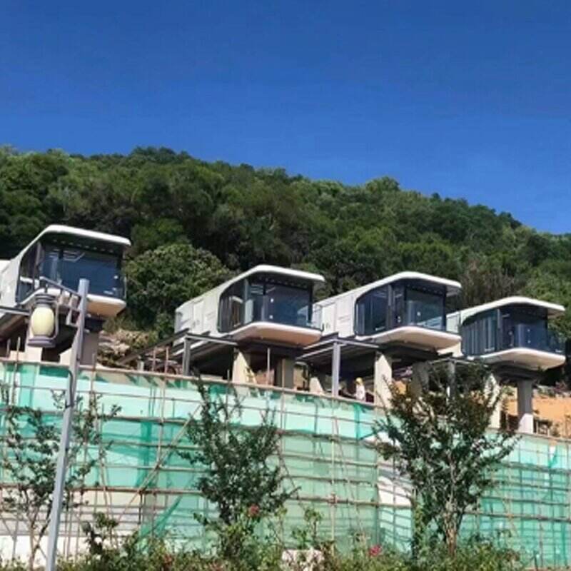 Larissa: Seaside Camping