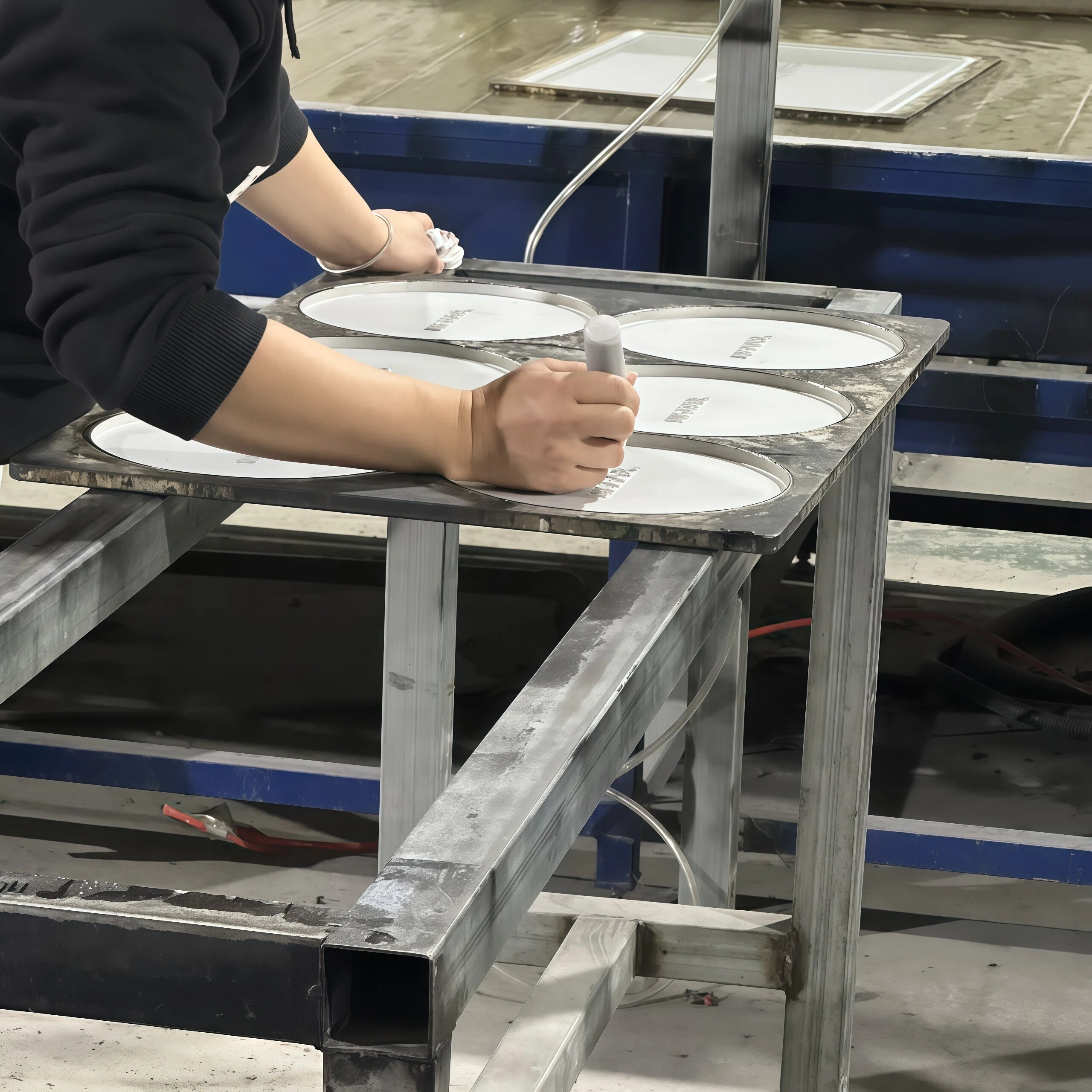 Système supérieur de confinement et de protection