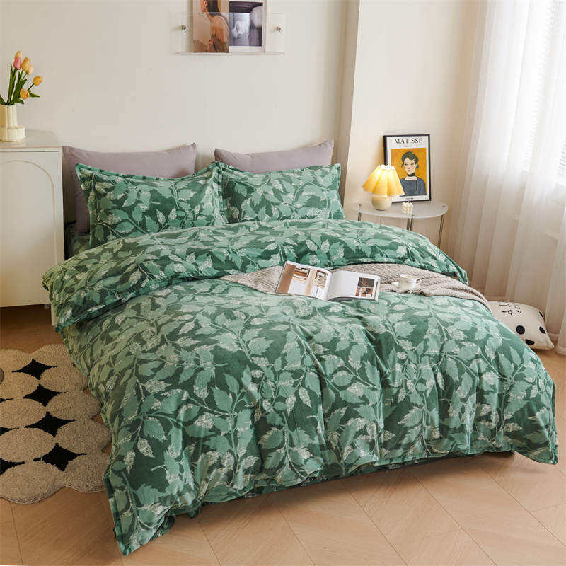 PRINTED MILKY VELVET BED COVER  -GREEN