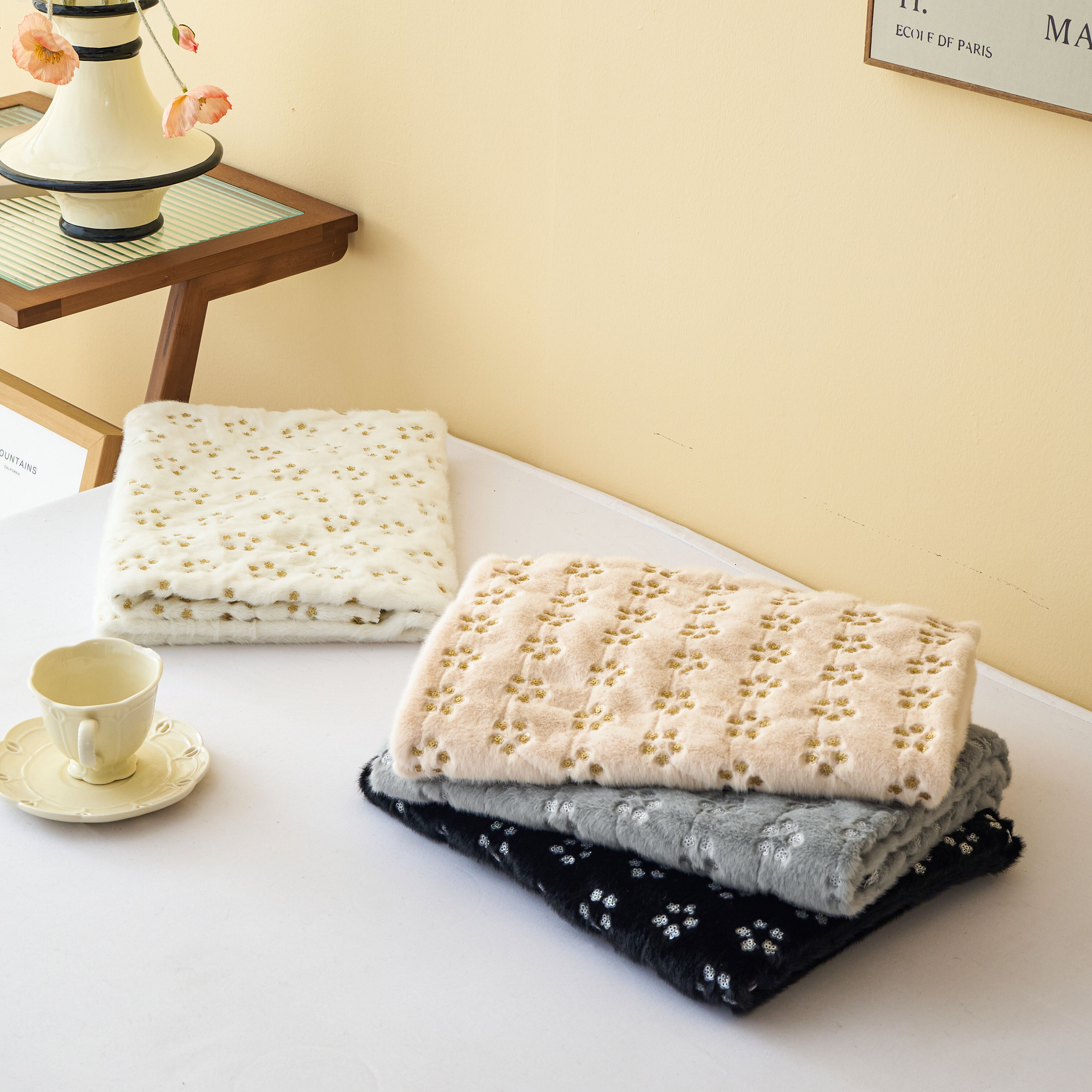 Инспирација за црвену кадифну тканину