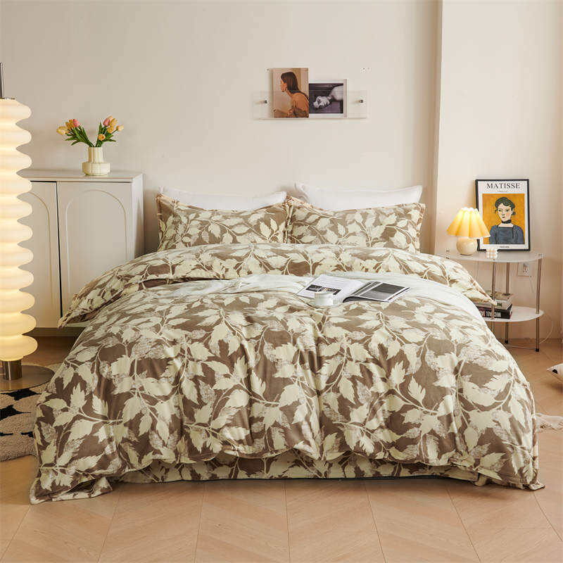 PRINTED MILKY VELVET BED COVER  -BROWN